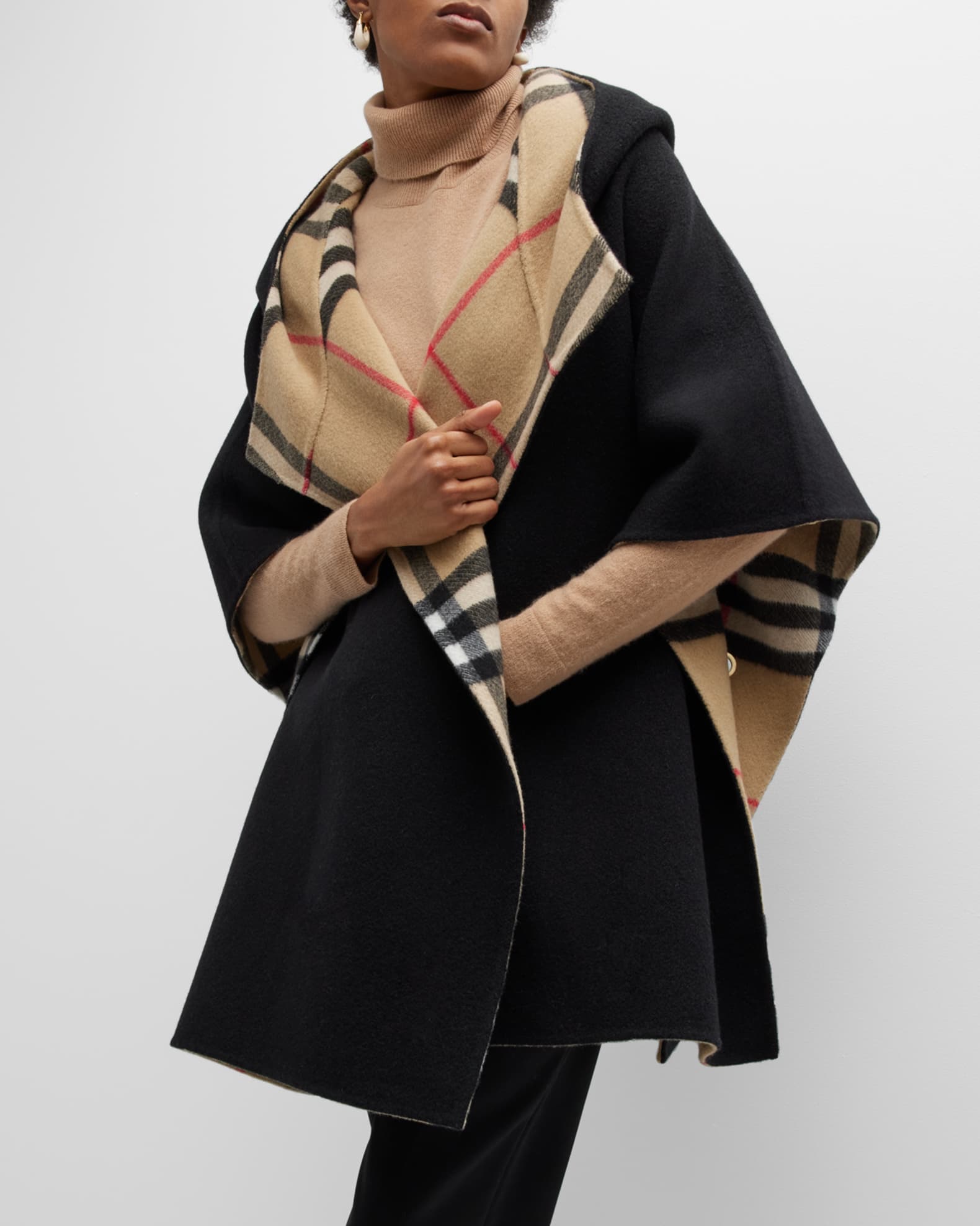 strathberry WOOL/CASHMERE LOGO CAPE | www.cantinanuma.it