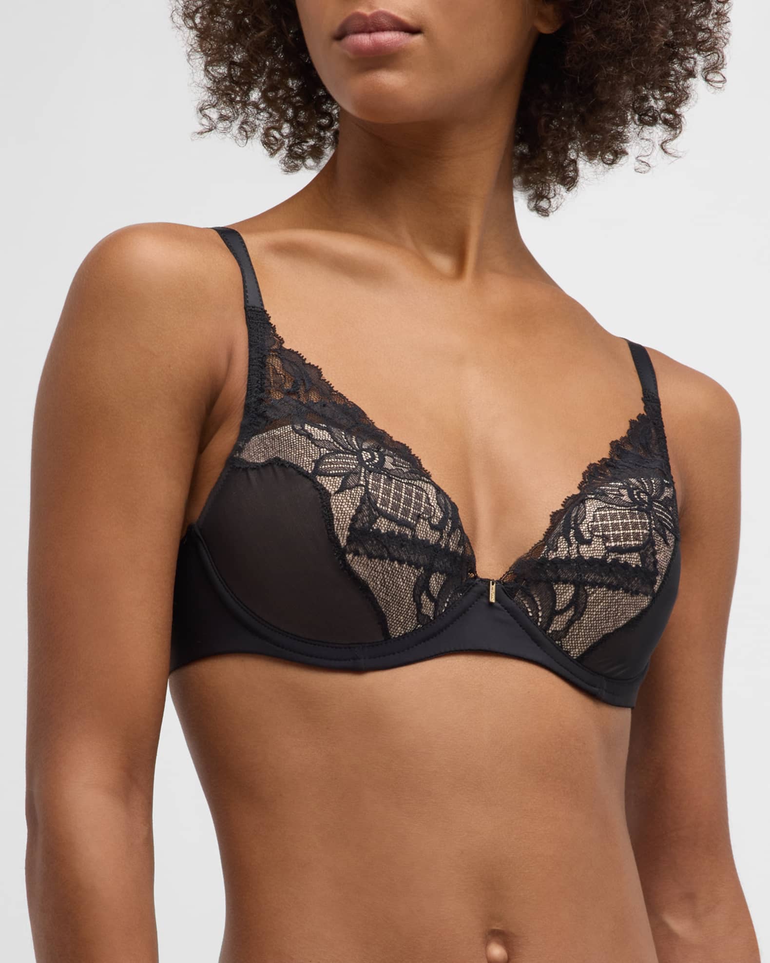 Lilli Lingerie Brunei - CHANTELLE Orangerie Plunge T-Shirt Bra in Apple  With a low plunge neckline that accentuates your cleavage, this Chantelle  Orangerie bra has underwired cups overlaid with sheer mesh and