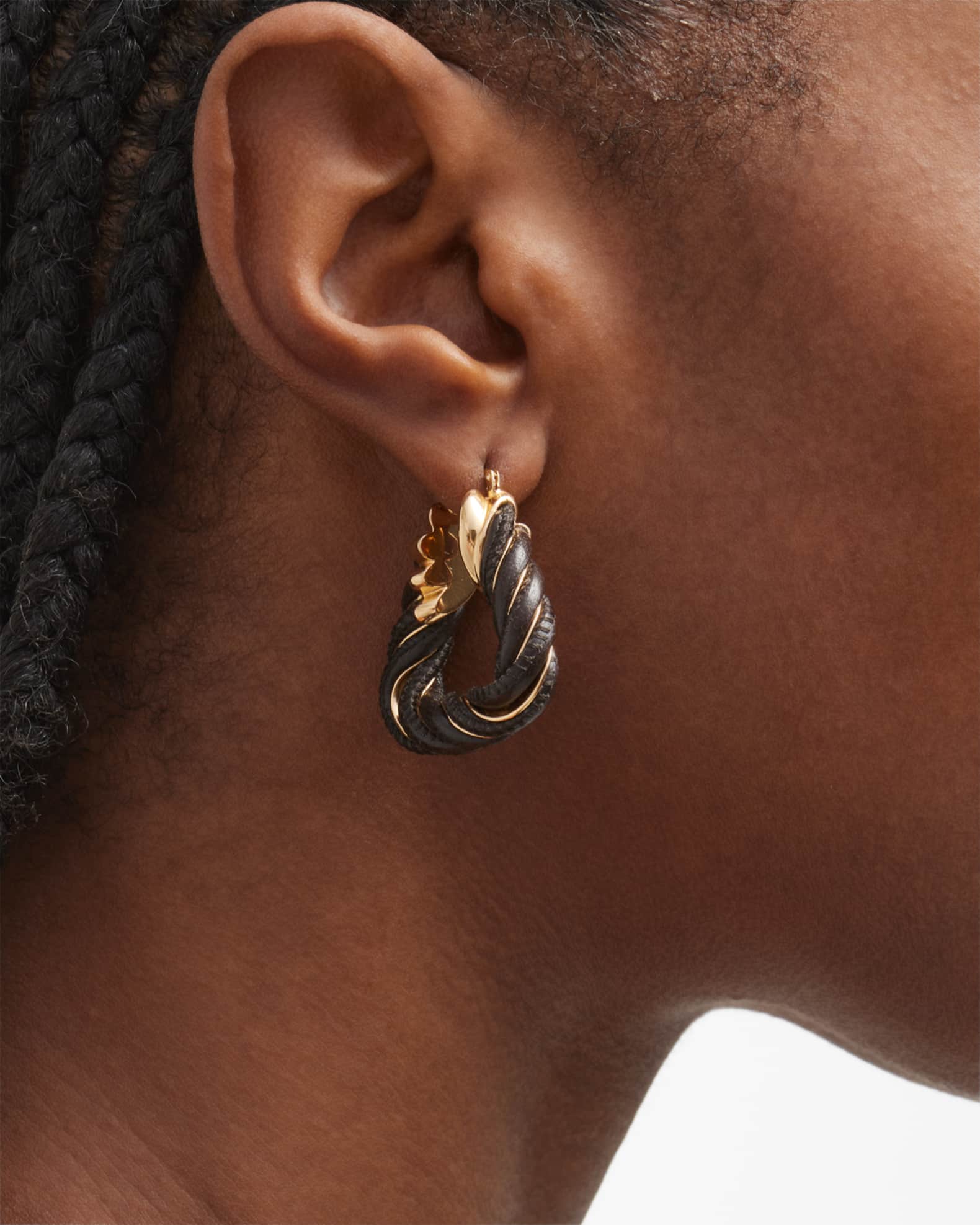 ピアス BOTTEGA VENETA TRIANGULAR TWIST HOOP EARRINGS Bottega Veneta Leather Twist Triangle Hoop Earrings | Neiman