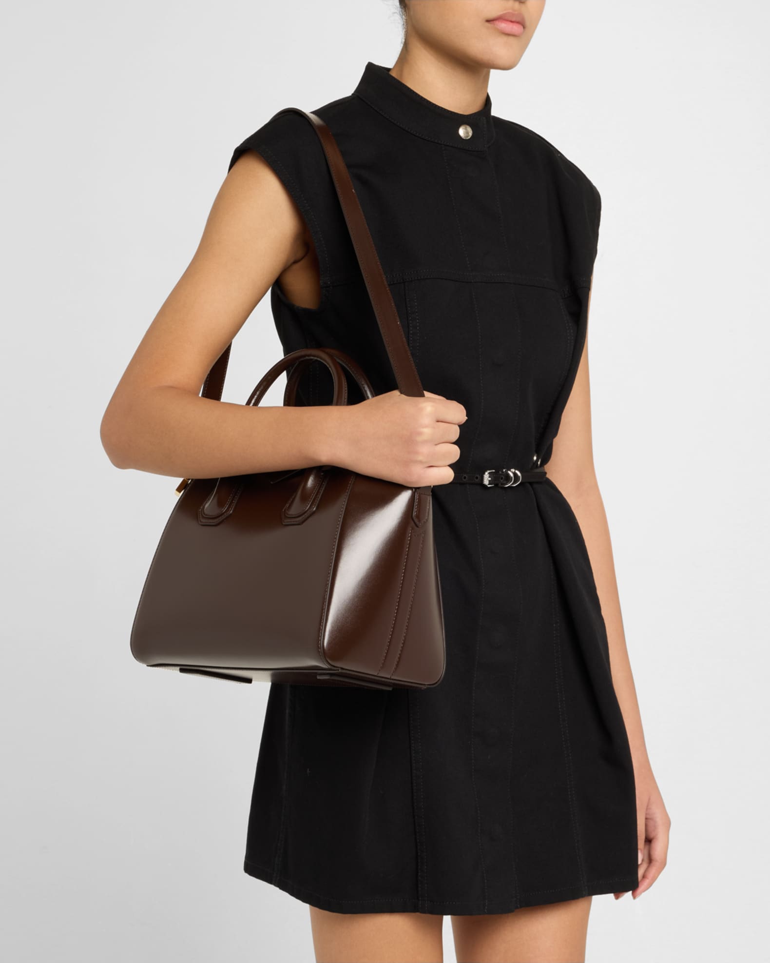 Antigona Small Top Handle Bag in Box Leather 1