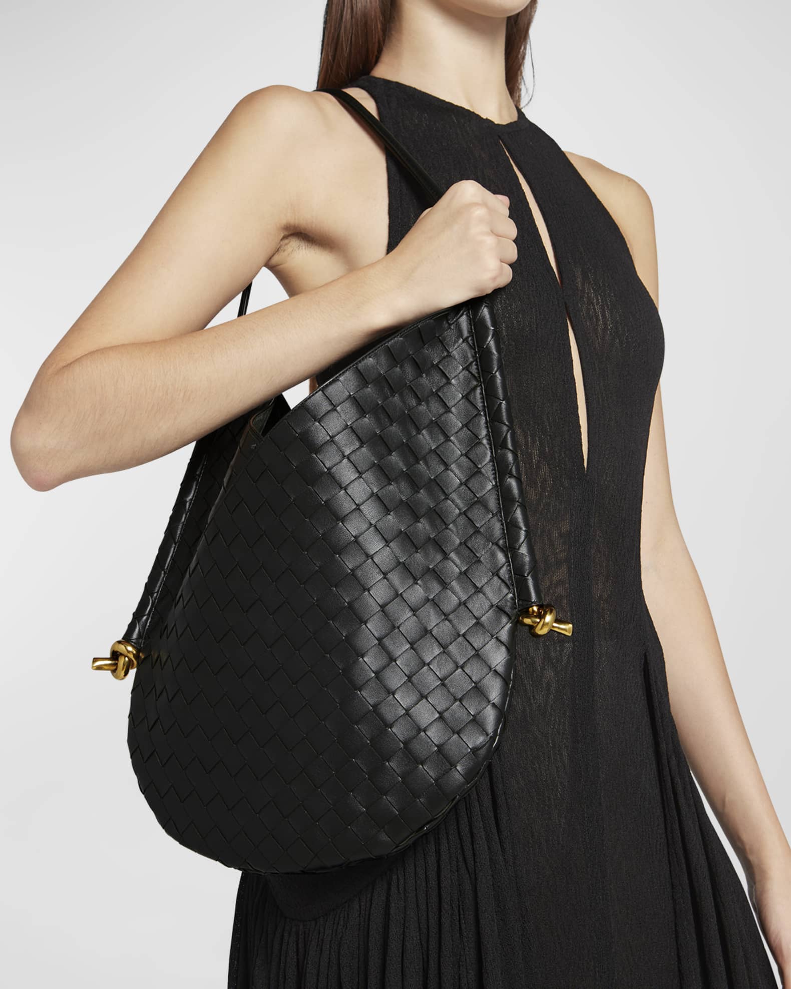 Bottega veneta medium veneta bag outlet