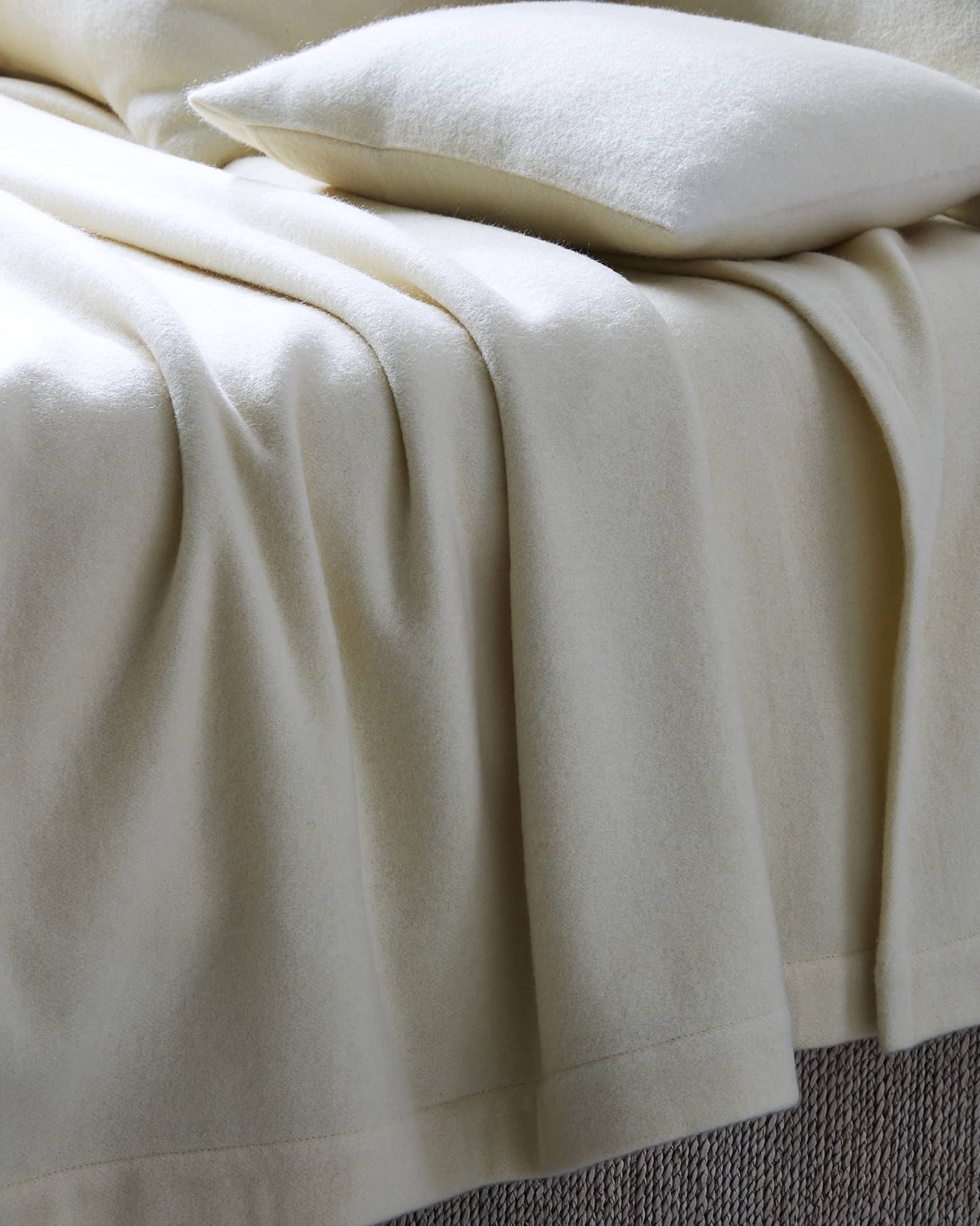 Venus Cashmere Blanket 1