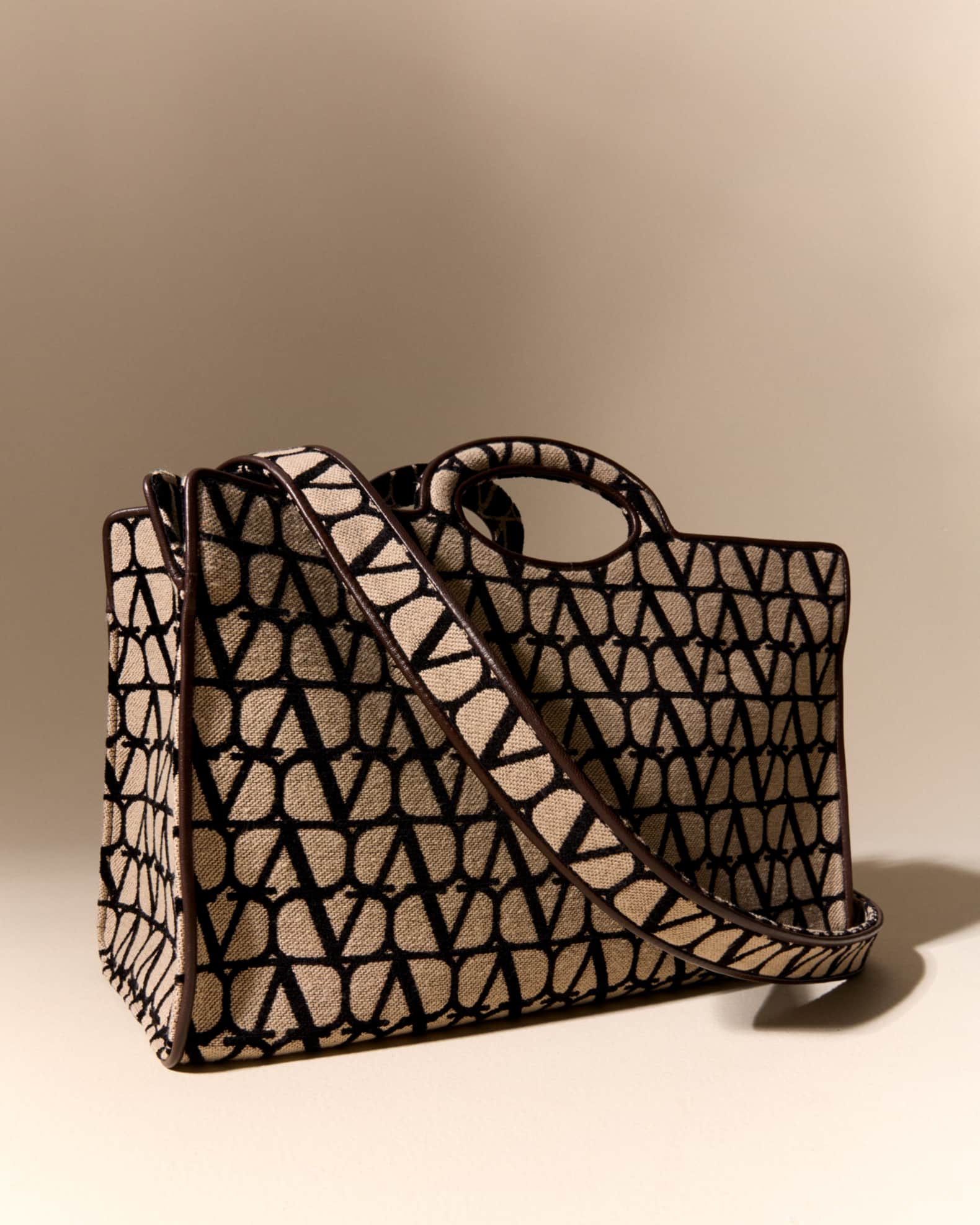 VALENTINO GARAVANI: bag in Toile Iconographe fabric - Black  Valentino  Garavani handbag 3W2B0M55WMC online at