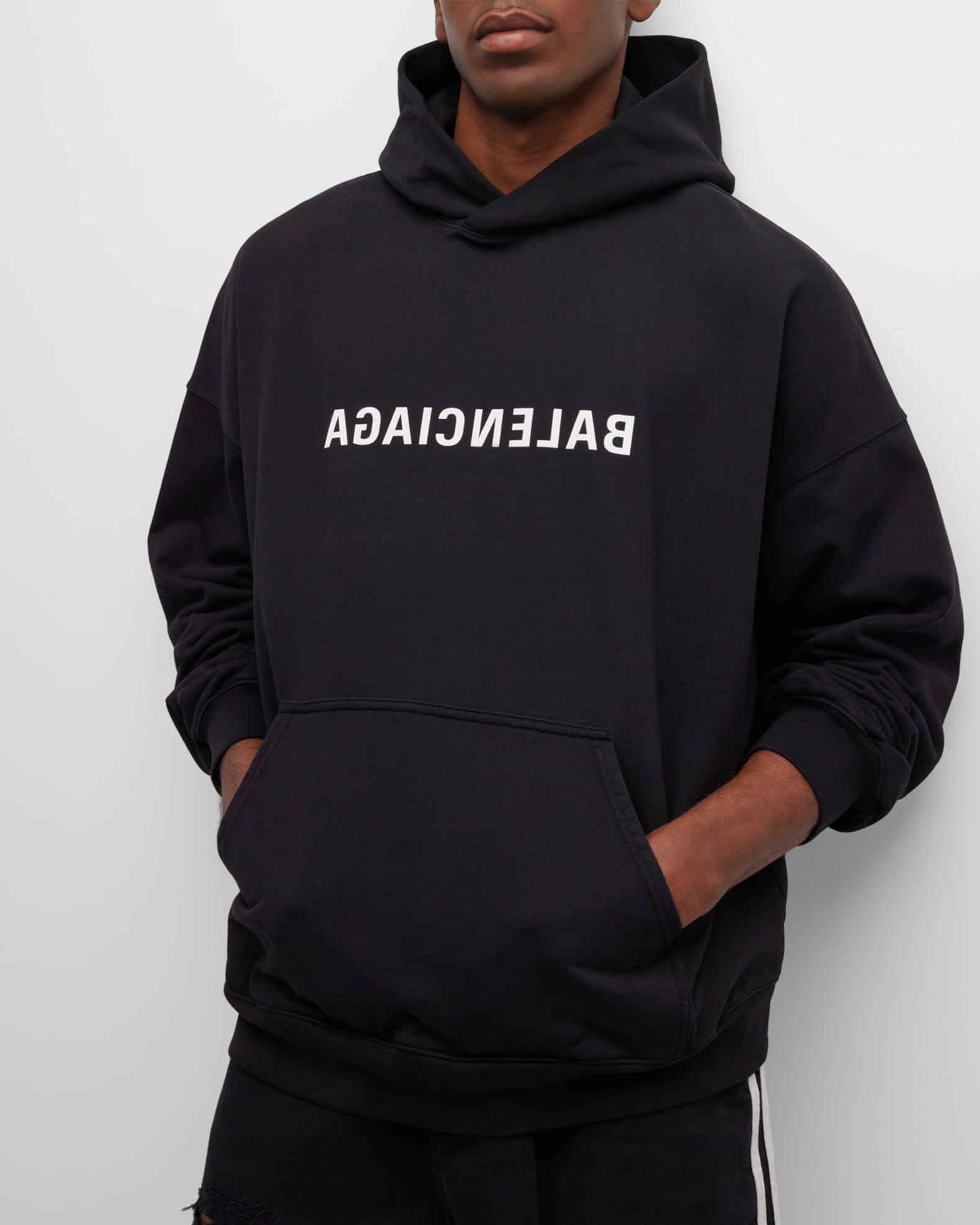 【BALENCIAGA】MIRROR BALENCIAGA HOODIE ワイドフィット ロゴ Balenciaga Mirror Balenciaga Hoodie Oversized | Neiman Marcus