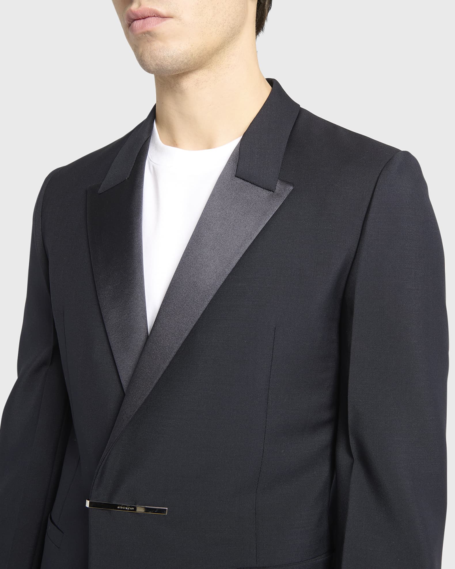 【送料&関税込】Givenchy Chain Embellished Sleeveless Jacket Givenchy Men's Evening Jacket with Metal Clip Closure