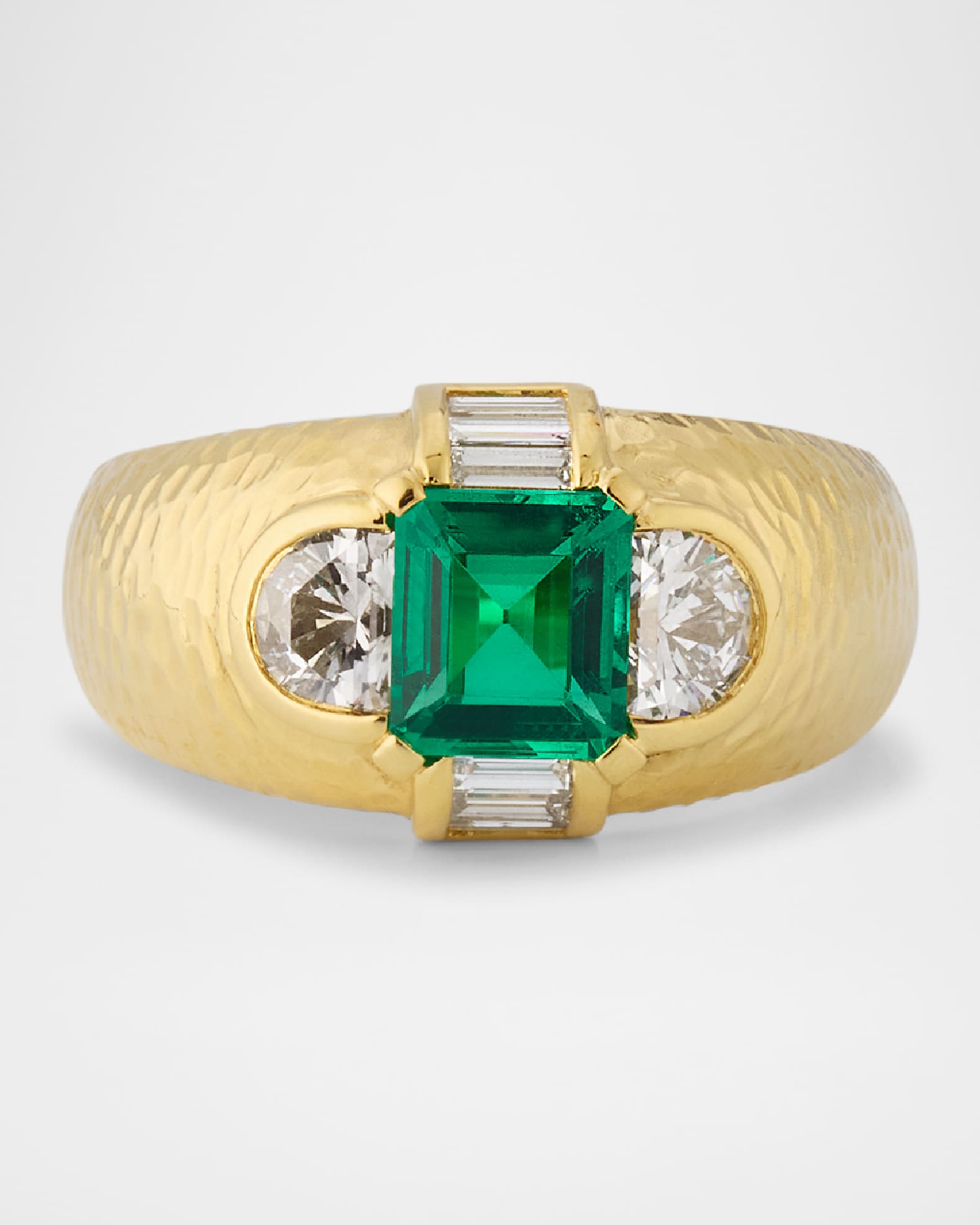 Estate 18K Yellow Gold Colombian Emerald Hammered Ring, Size 8.75 0