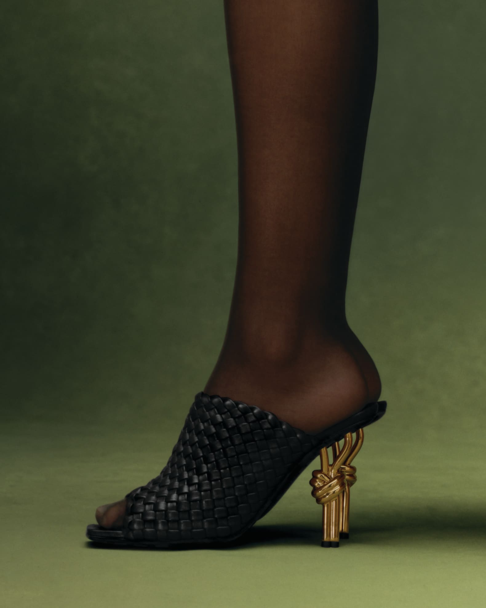 サンダル・ミュール Bottega Veneta Knot Mule Sandals In Intrecciato Nappa Bottega Veneta 90mm Mini Weave Nappa Leather Knot Mule