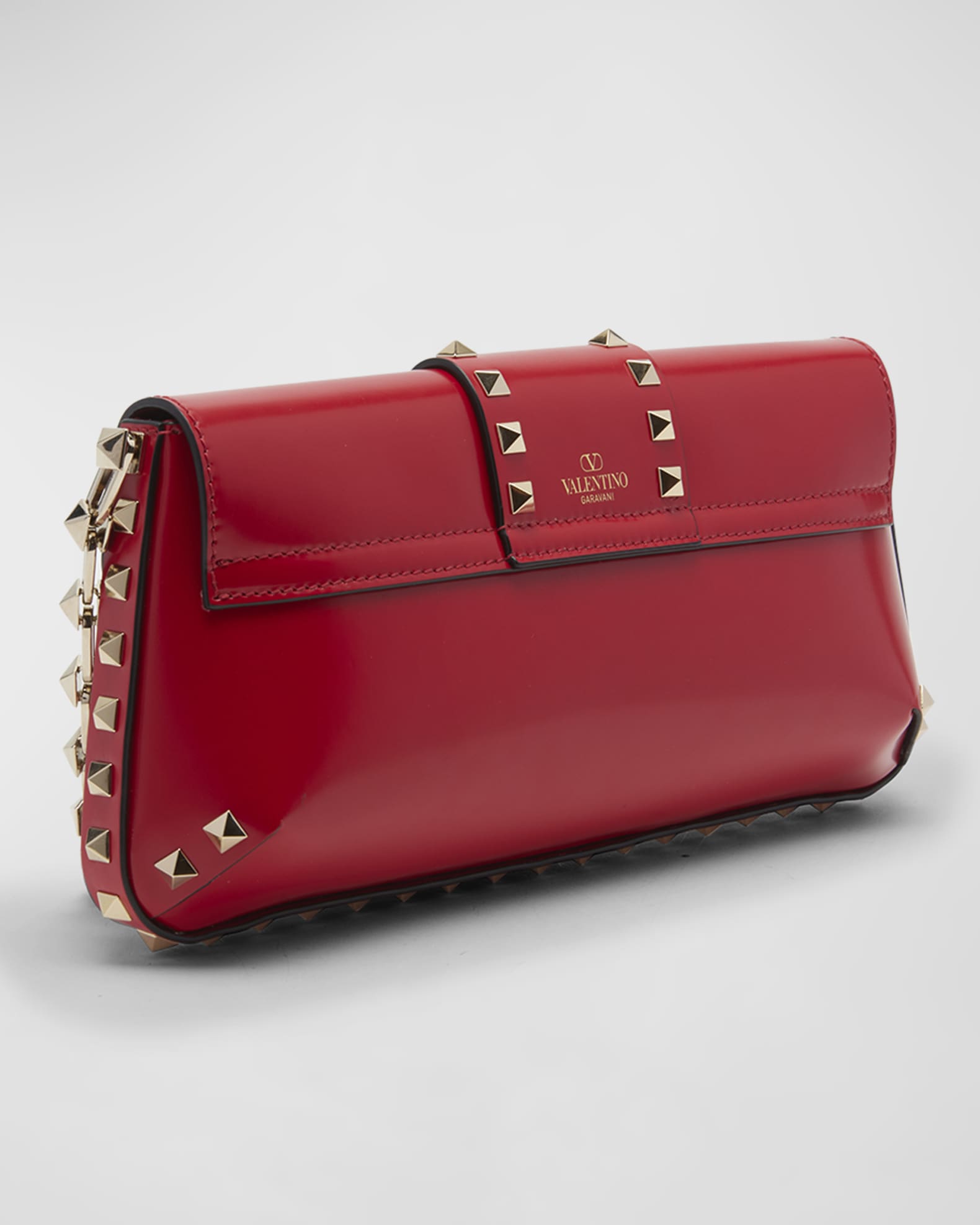 Rockstud E/w Calfskin Handbag for Woman in Rouge Pur