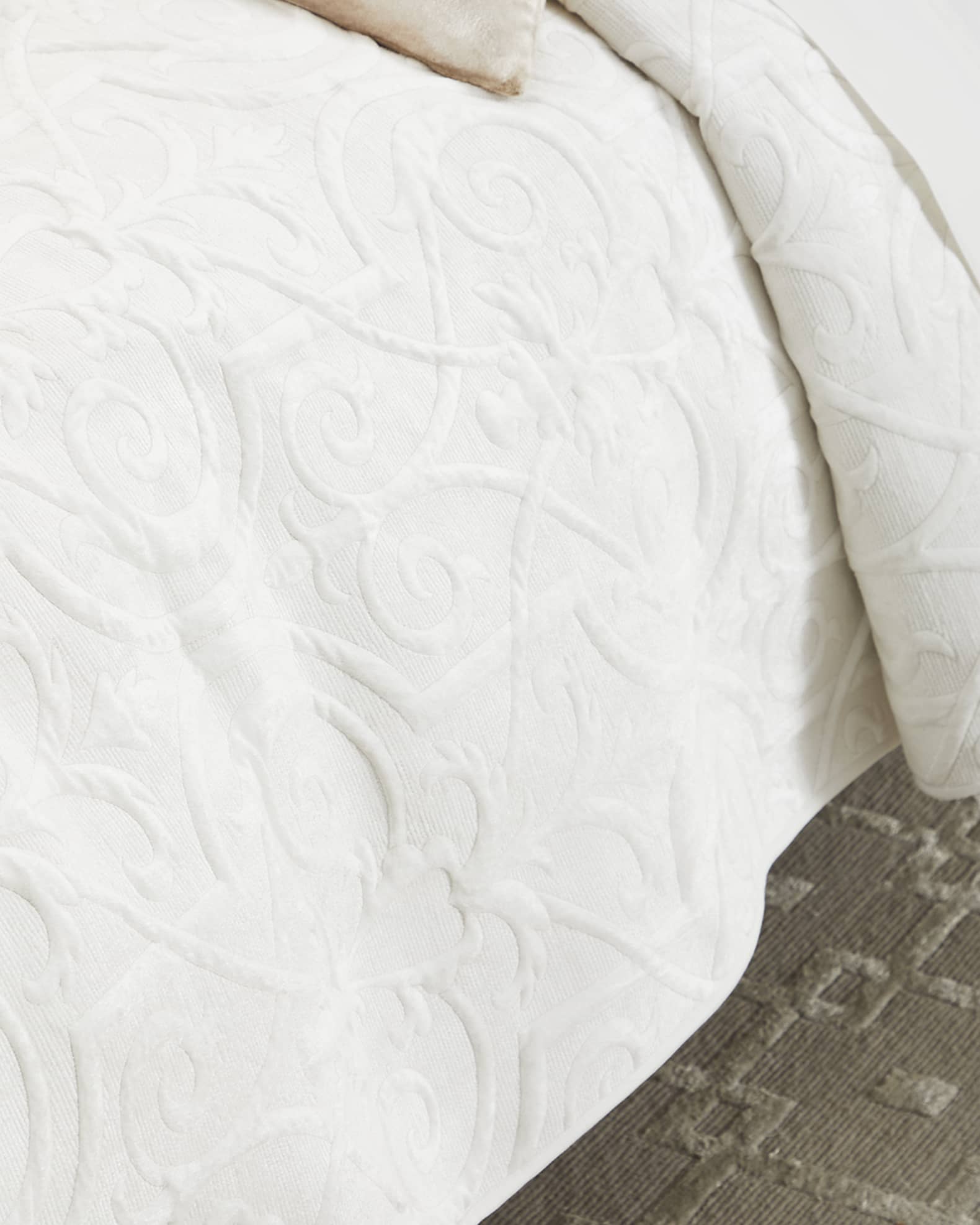 Troyes Renaissance Velvet Coverlet 0