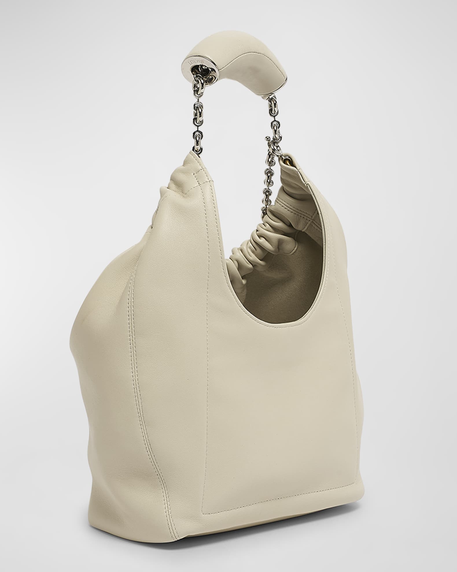 LOEWE Squeeze レザー スモール トートバッグ(タン) Loewe Squeeze Small Shoulder Bag in Napa Leather | Neiman Marcus