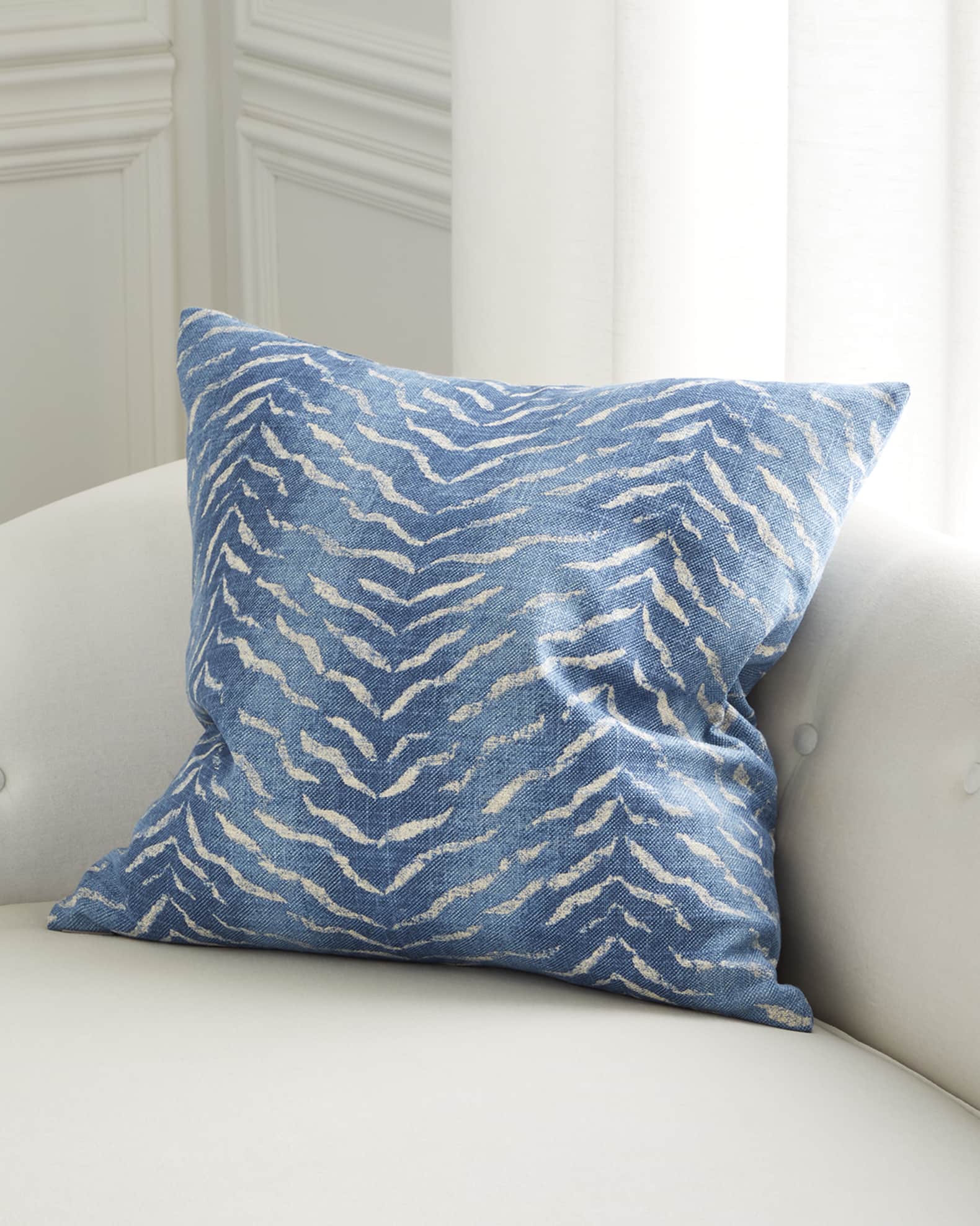 Ruolan Animal-Print Pillow  0