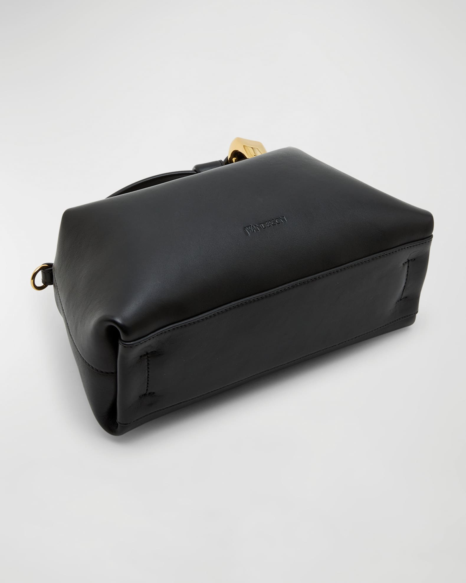 トートバッグ J W ANDERSON SS25 \"JWA CORNER\" BAG (HB0603 LA0351640) JW Anderson The JWA Corner Tote Bag | Black | FARFETCH