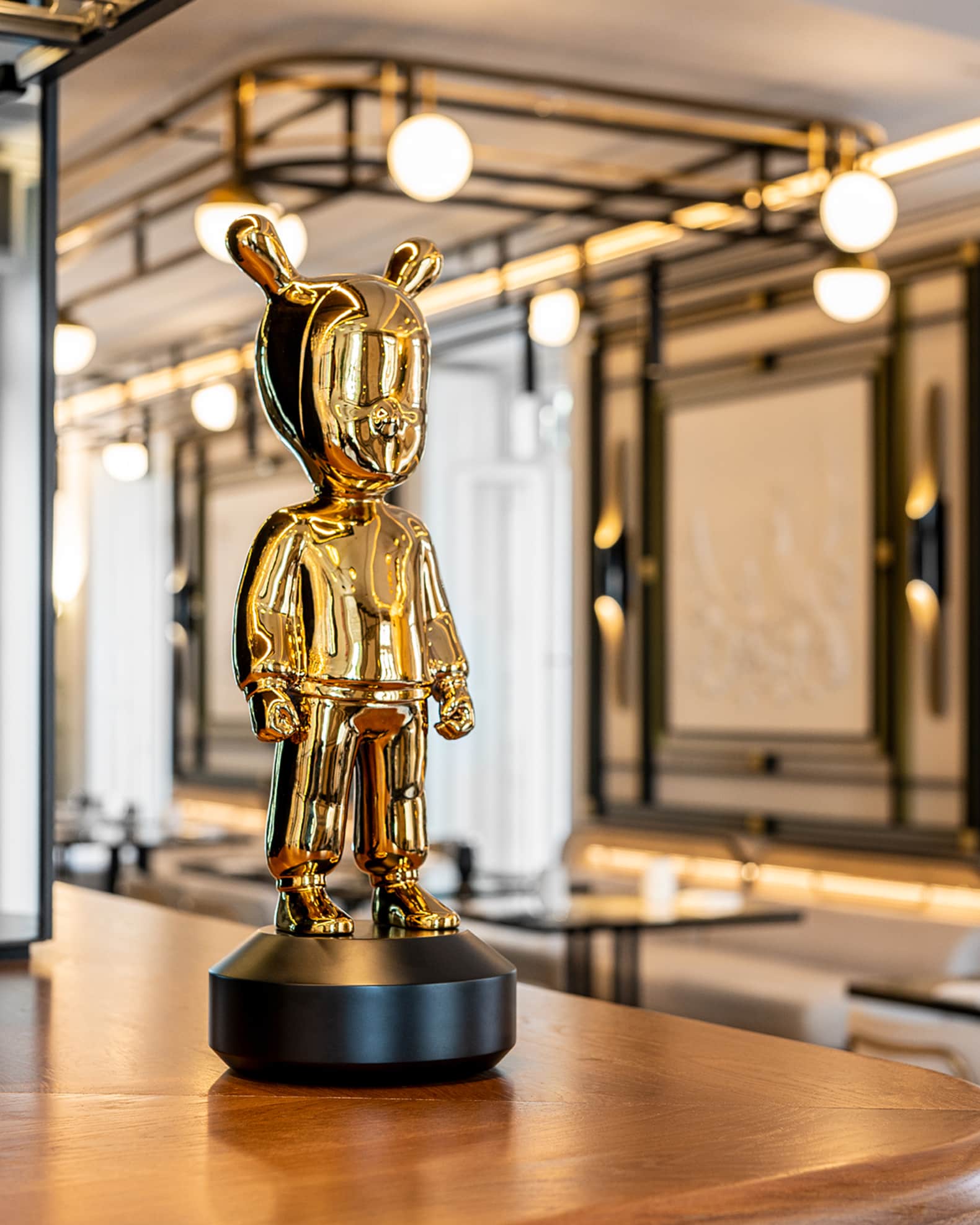 LLADRÓ ゴールドフィギュア Lladro The Golden Guest | Neiman Marcus