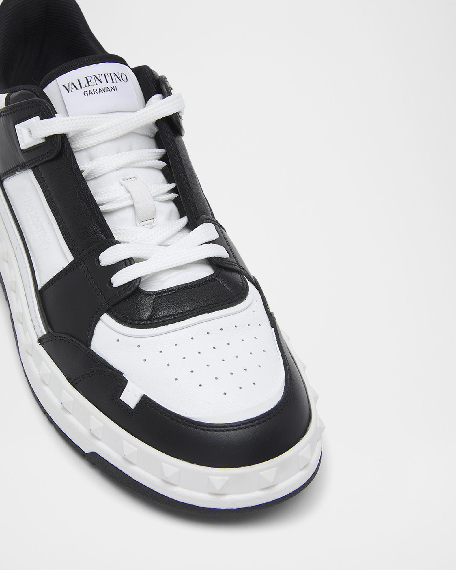 Mens Valentino Garavani Retro Runner Leather Sneakers White/Black Size 44 Rockstud leather low trainers Valentino Garavani White size  main image 3