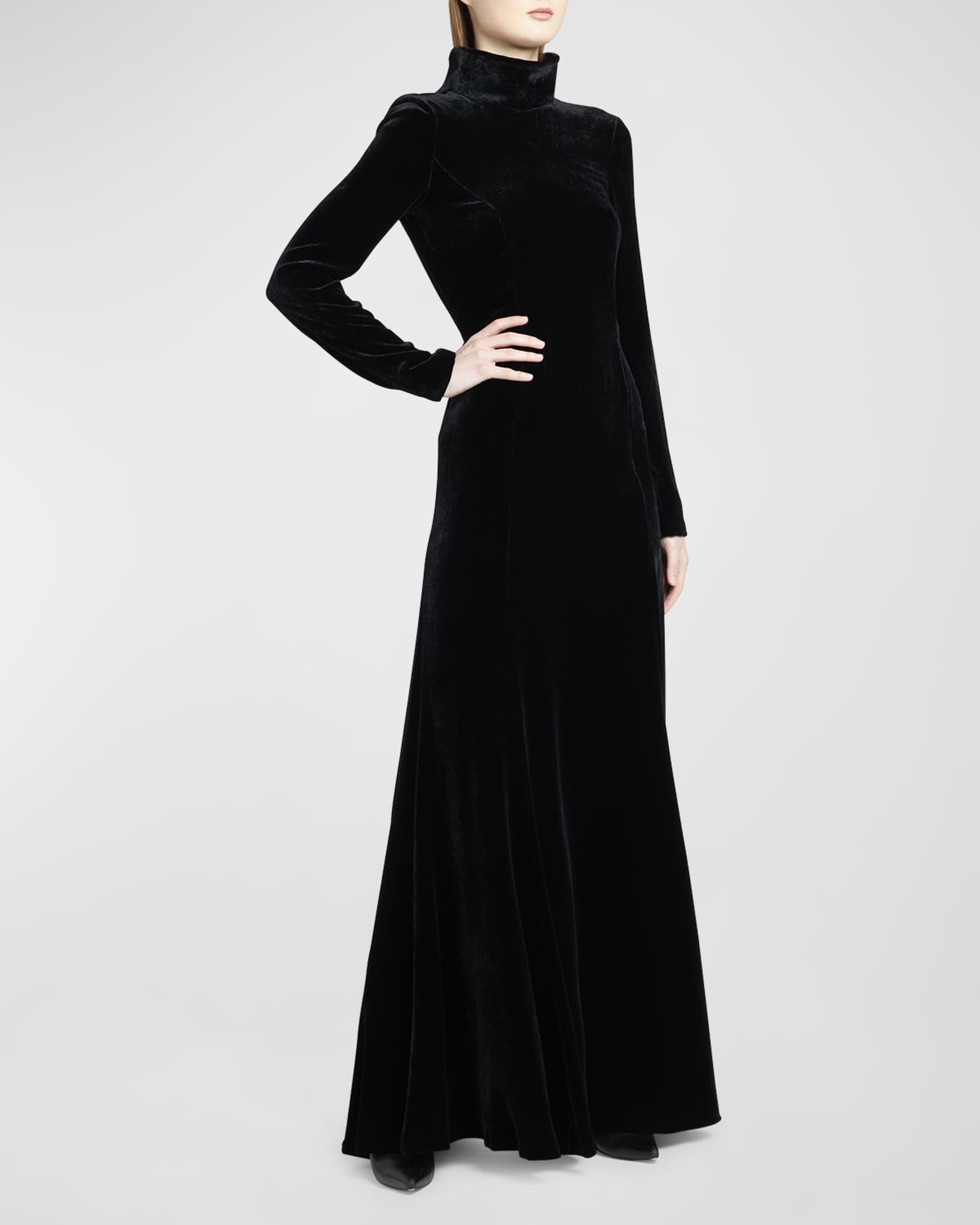 Long evening dress with embroidered on lace and velvet back Chanel