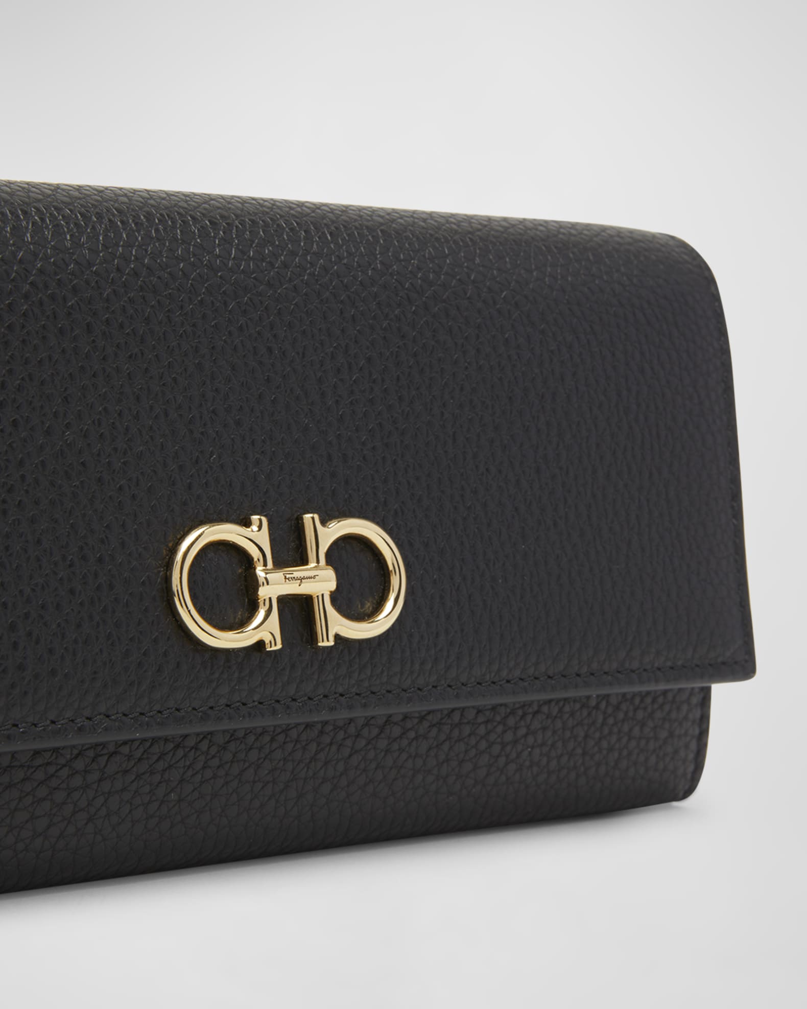 SALE♪関税込【 FERRAGAMO】GANCINO フラップWALLET Gancino Flap Leather Wallet on Chain | Neiman Marcus