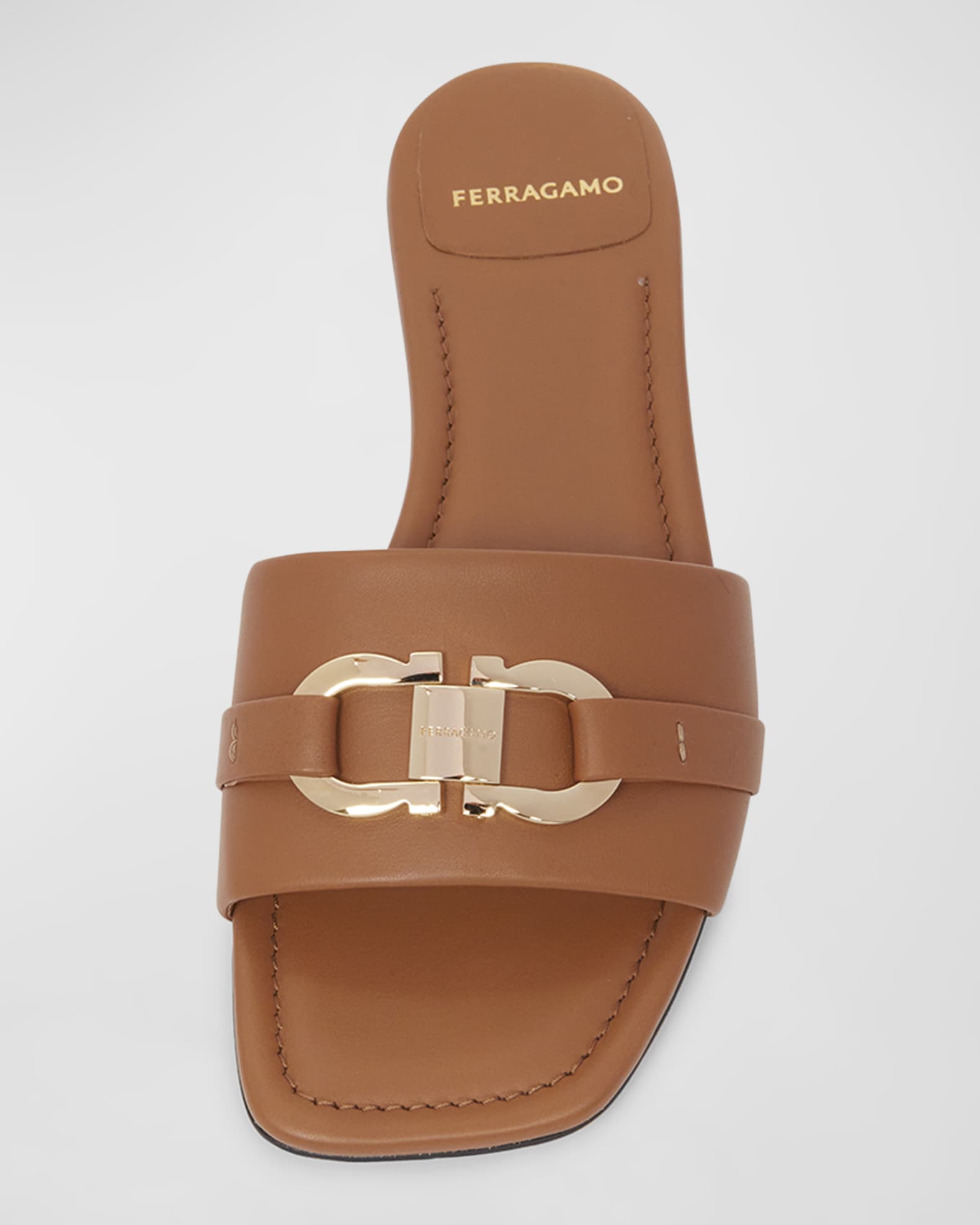 【24SS NEW】FERRAGAMO_women / LEAH レザー スライドサンダル Flat slide with Gancini ornament - Women | Ferragamo