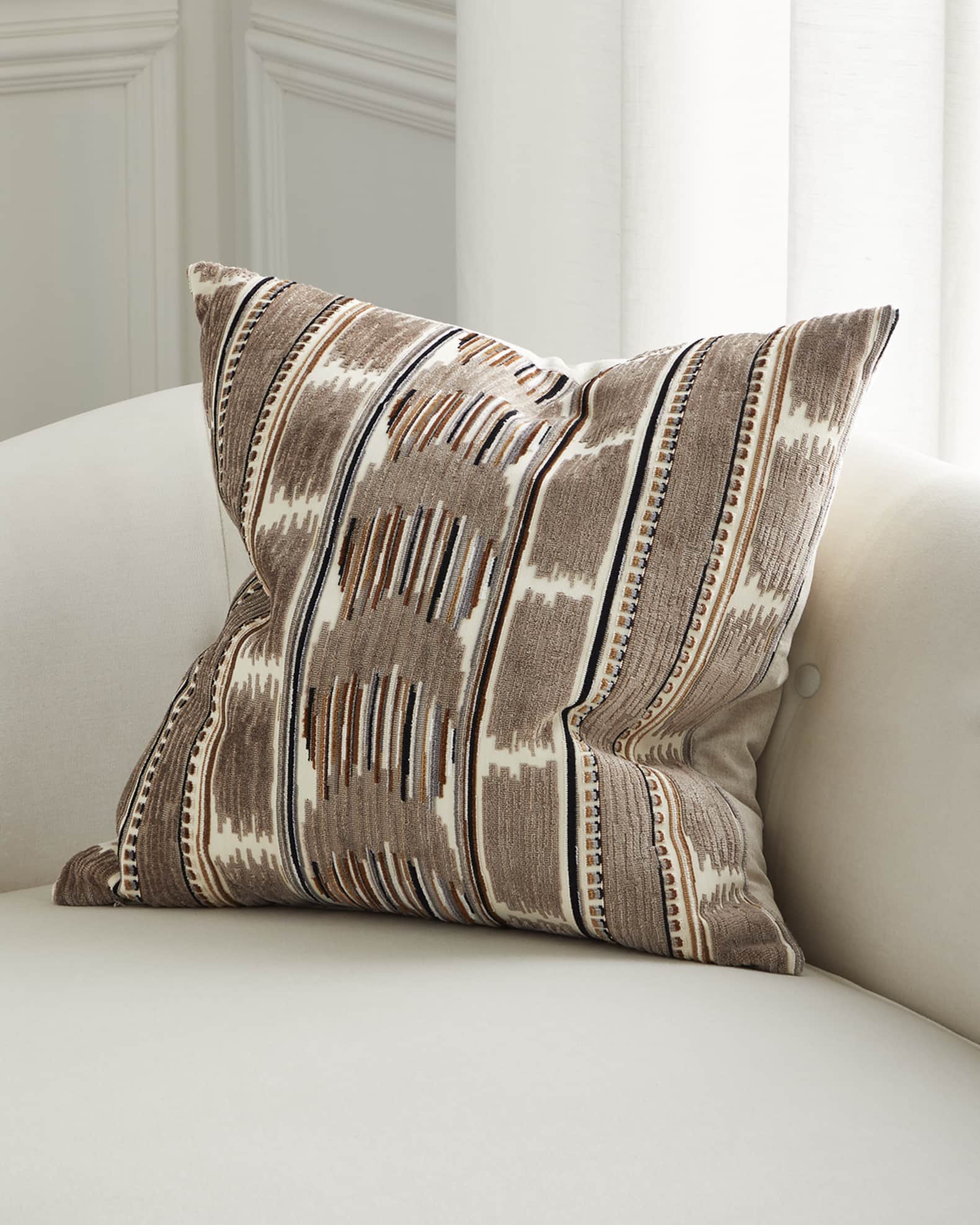 Coordinating throw pillows 2025