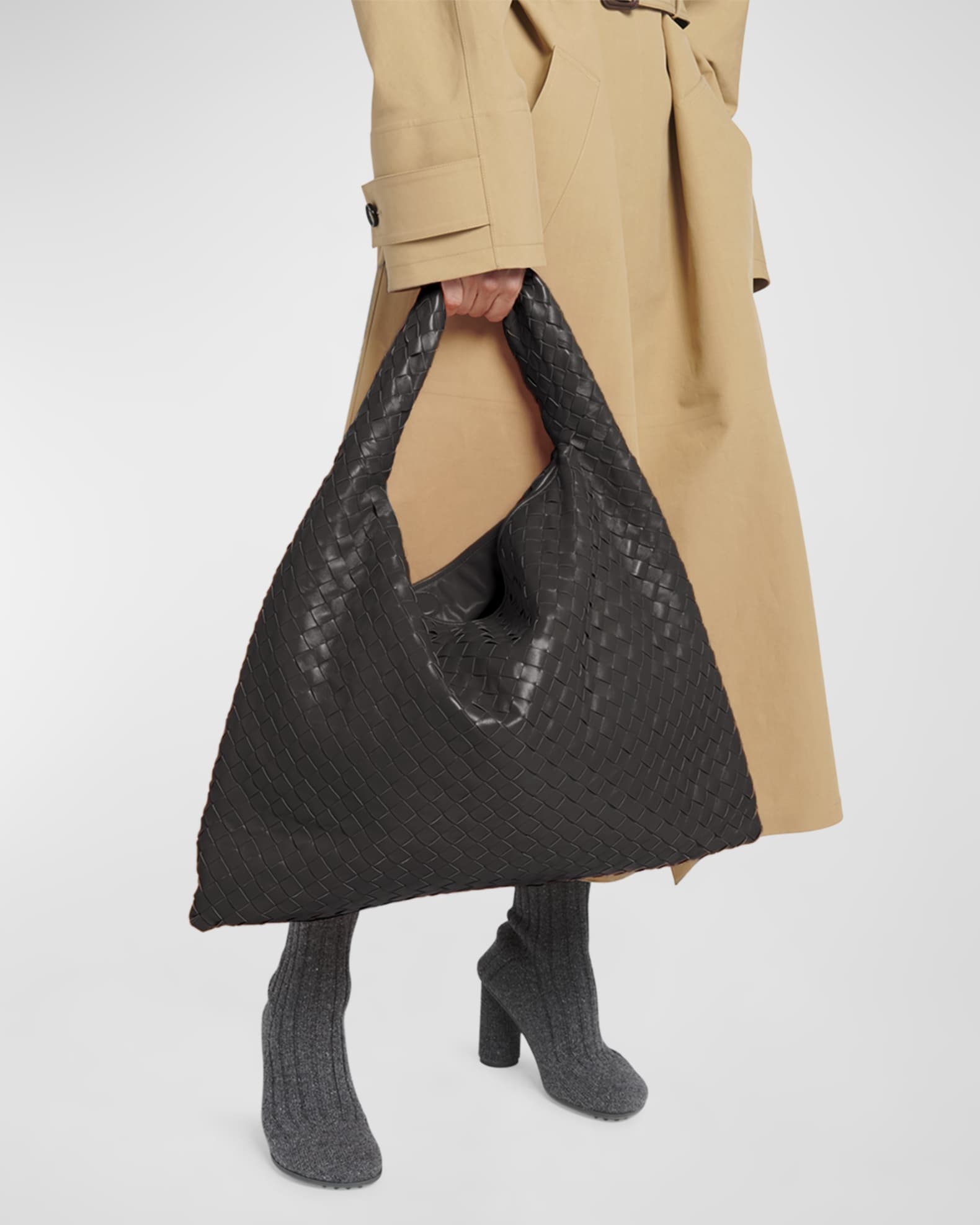 Bottega Veneta Hop Large Intrecciato-leather Shoulder Bag in Black