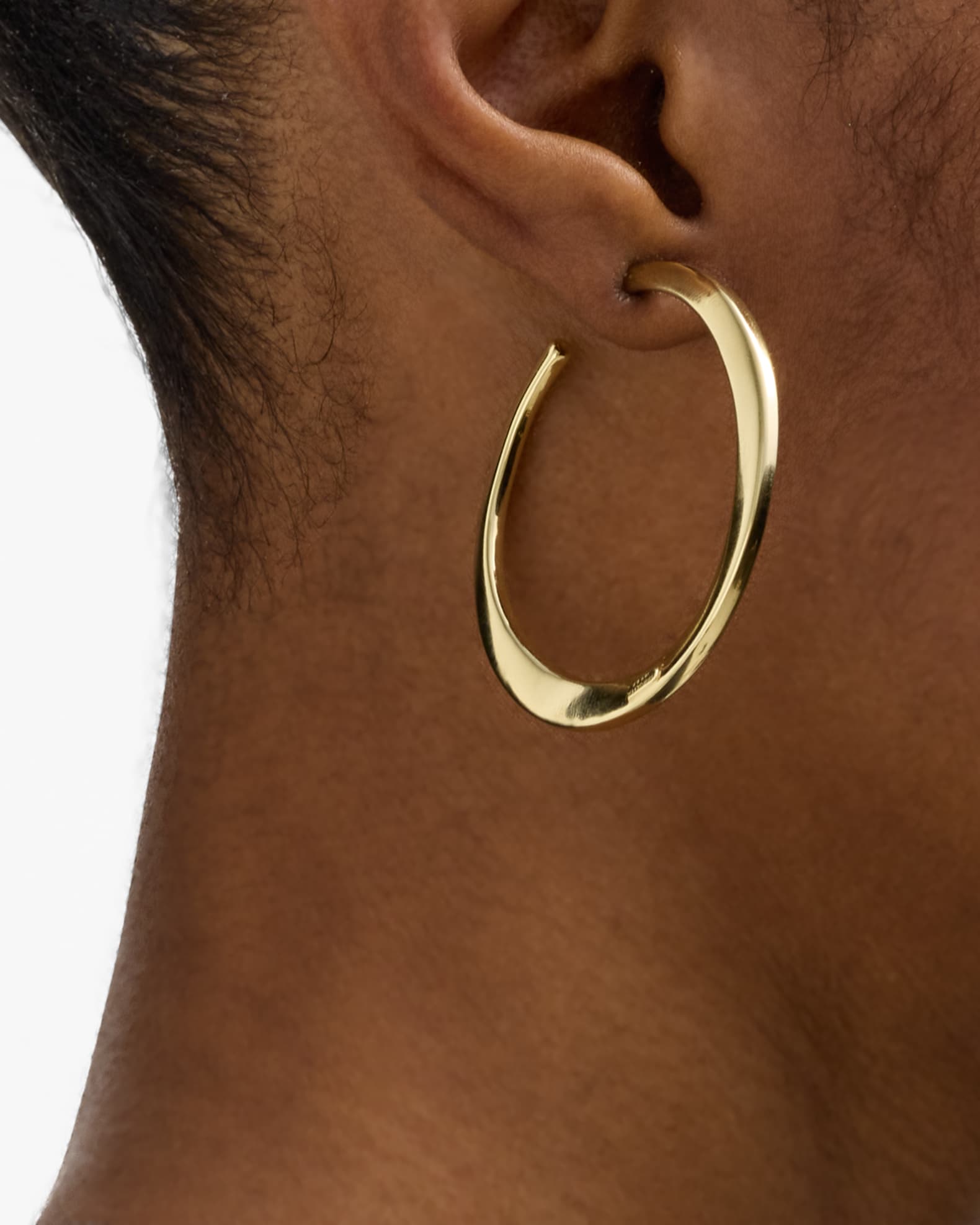Classico Medium Twisted Hoop Earrings in 18K Gold 1