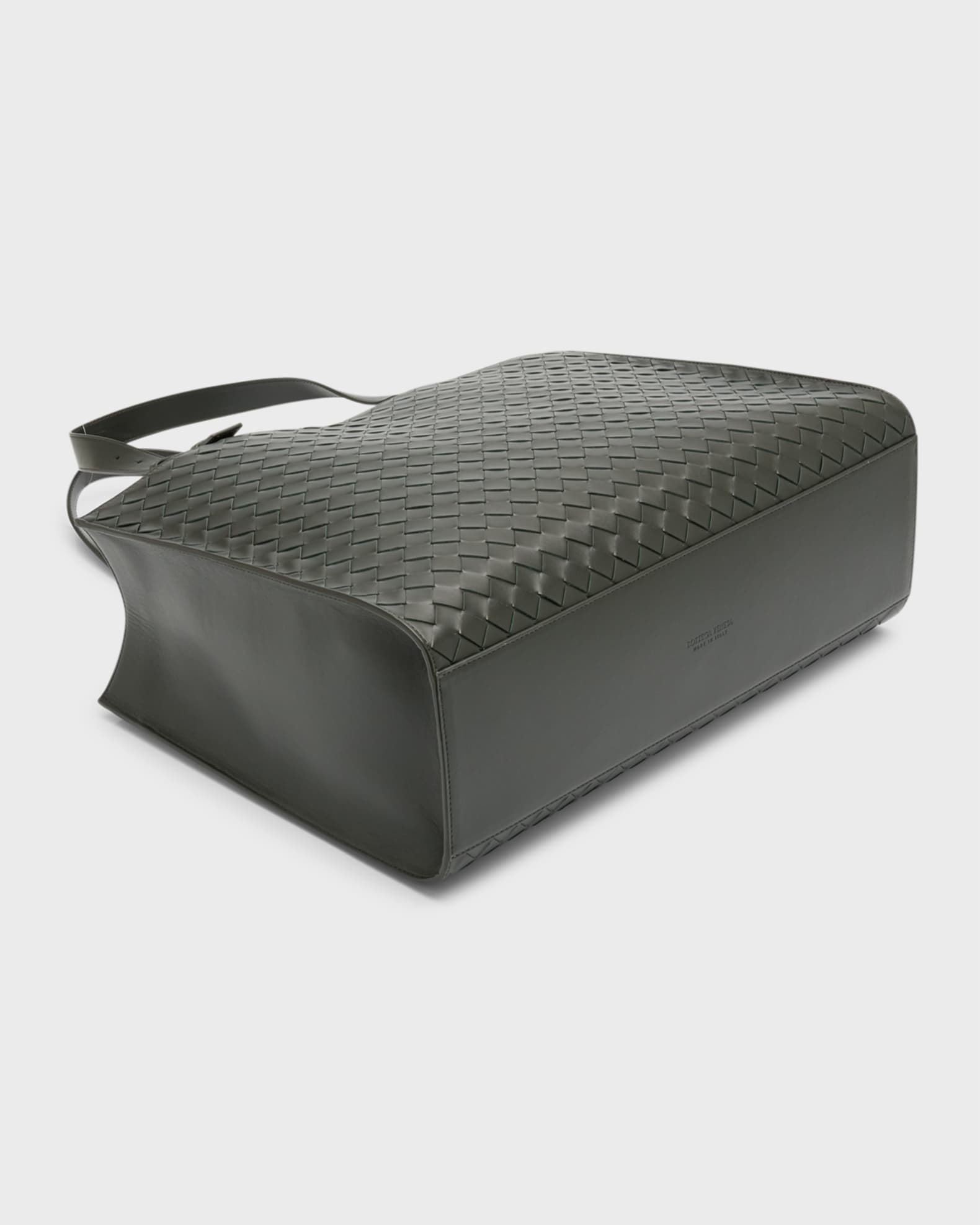 Men's Medium Cassette Paper Intrecciato Leather Tote Bag 1