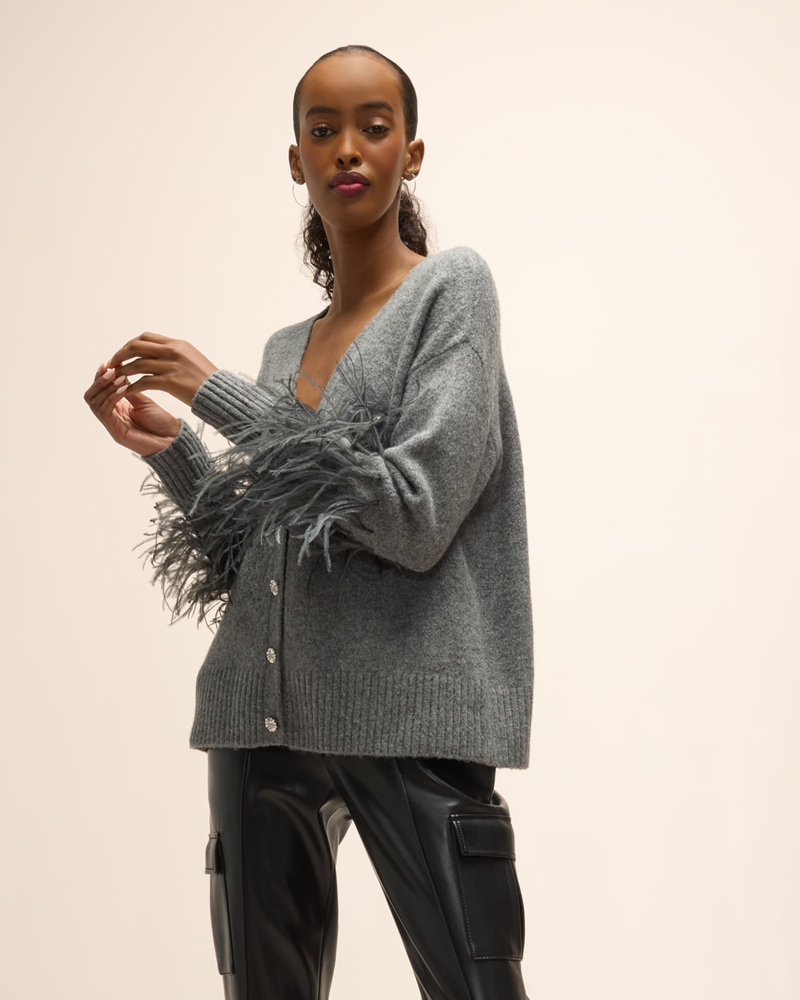 Ameri（アメリ）の「FEATHER CARDIGAN KNIT SET DRESS