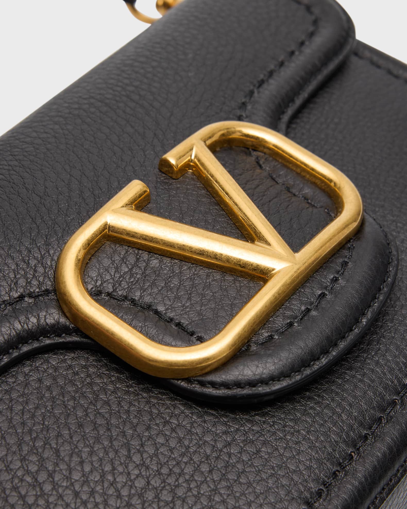 VIP【送料関税込】VALENTINO GARAVANI LOCO LEATHER SHOULDERBAG Valentino Garavani Locò Leather Shoulder Bag | Black | FARFETCH