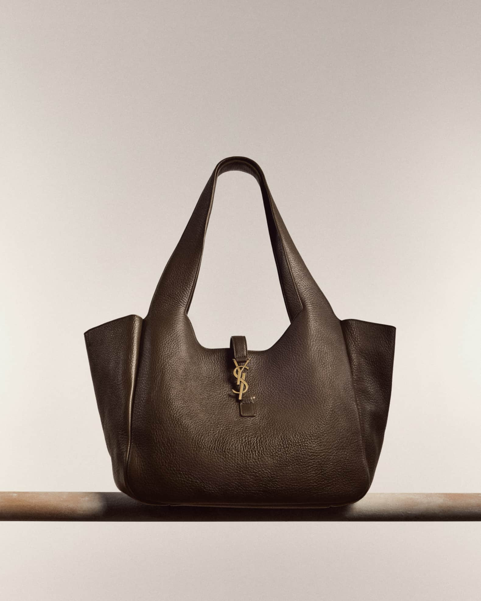 Bea tote in grained leather, Saint Laurent