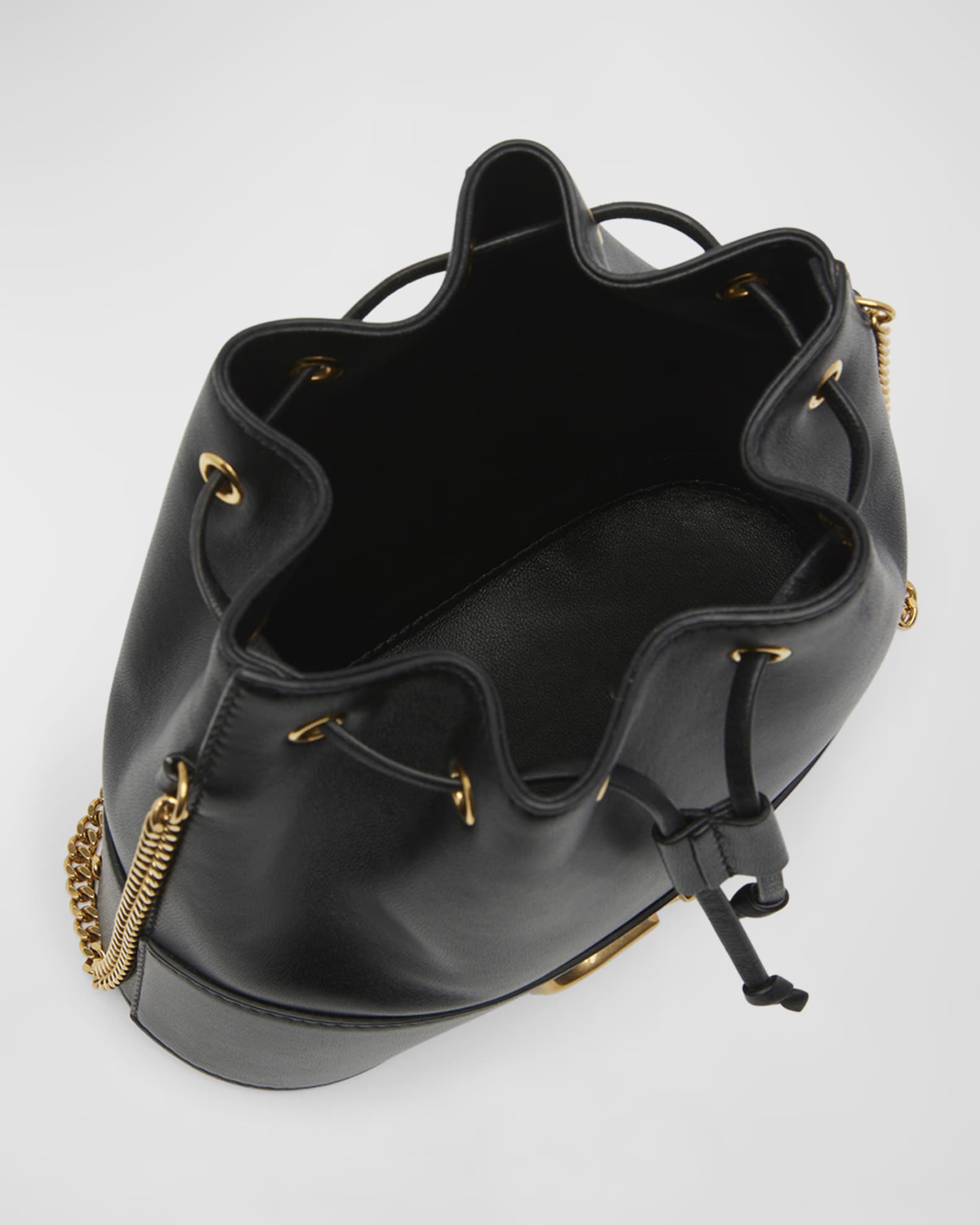 トートバッグ VALENTINO GARAVANI Black Leather Vlogo Bucket Bag VLogo Signature Small leather bucket bag in black