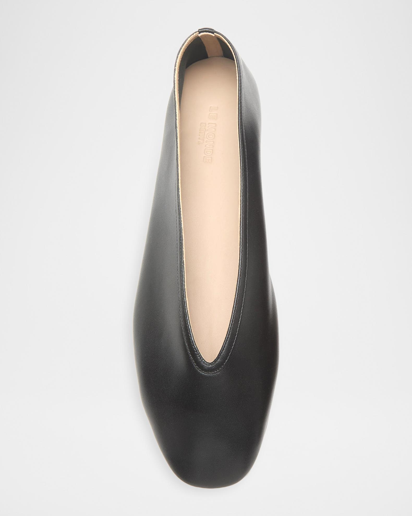 BRUSHED CUT-OUT BALLERINA FLAT IN BLACK CALFSKIN