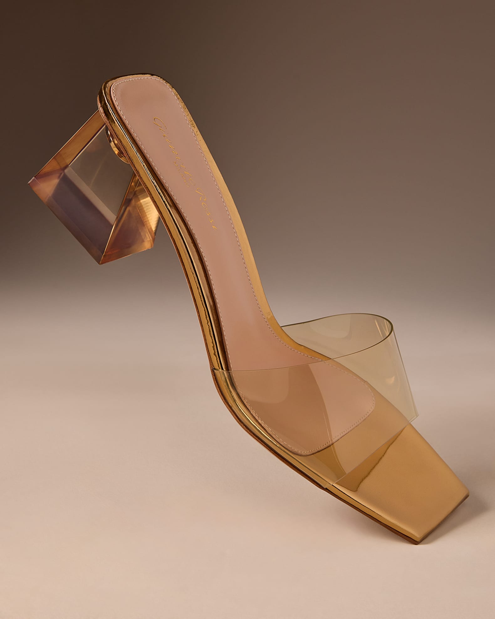 【関税込み】Gianvito Rossi ゴールド Cosmic ミュール Gianvito Rossiのゴールド Cosmic ミュールがセール中