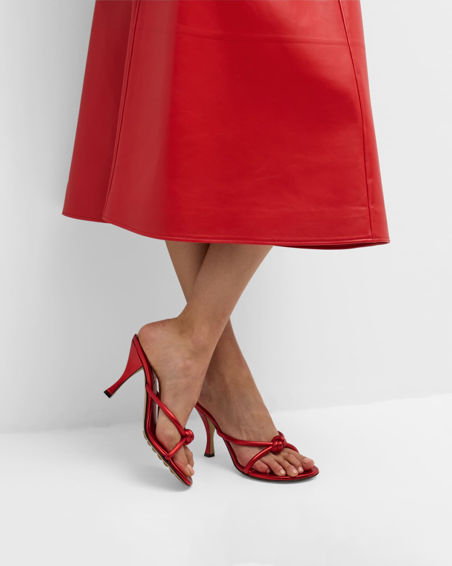 サンダル・ミュール Bottega Veneta Blink Blink Intrecciato metallic leather mules in silver - Bottega