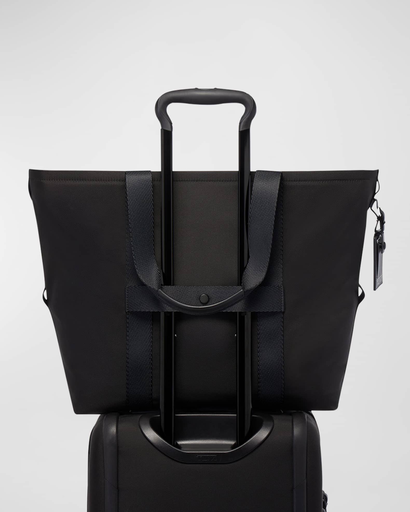人気ブランド新作豊富 Tumi Essential Marcus Neiman | Bag Tote East-West Medium バッグ