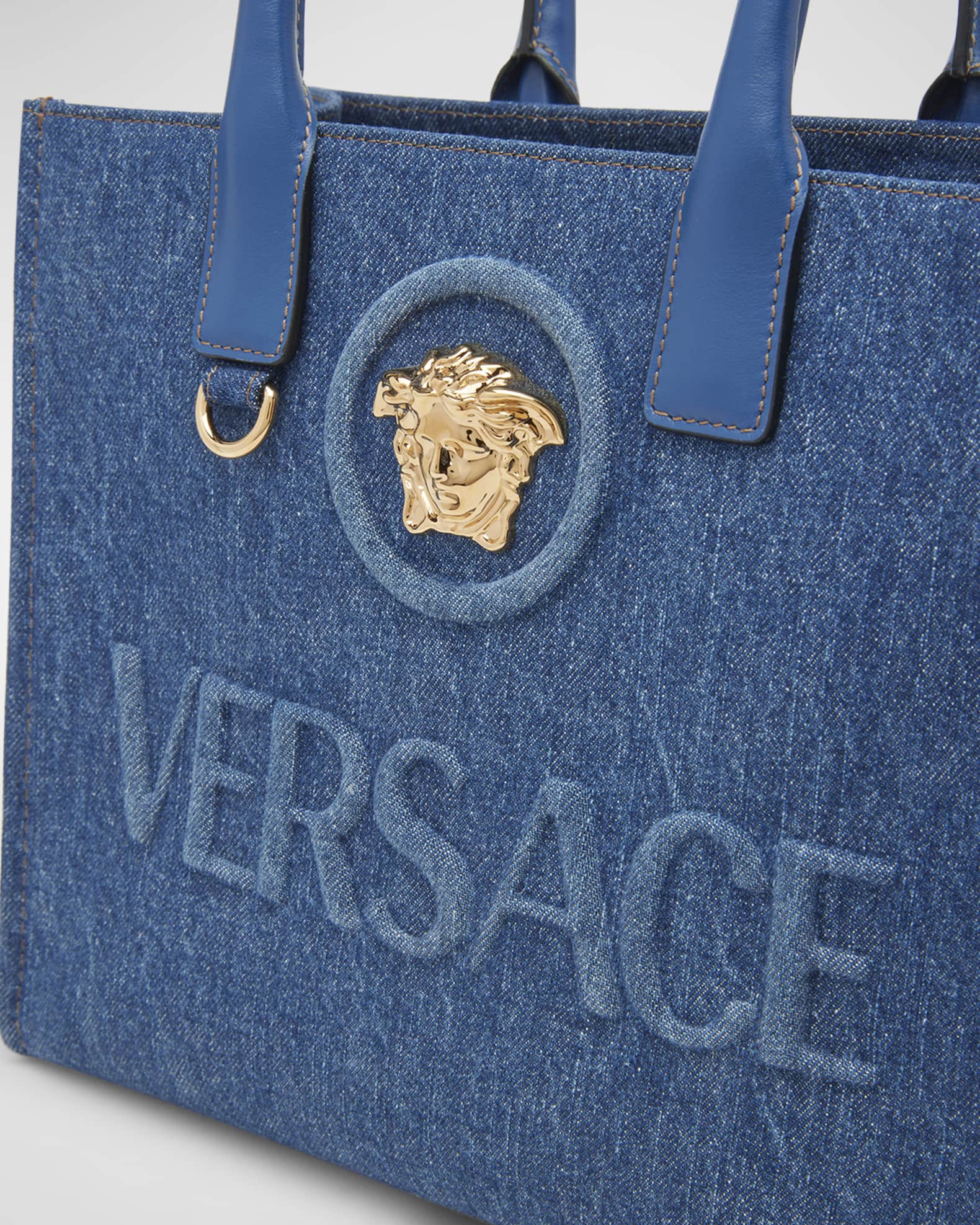 トートバッグ VERSACE 'La Medusa' shopping bag (10200041A14675 1B00V) La Medusa Denim Large Tote Bag Blue | VERSACE US