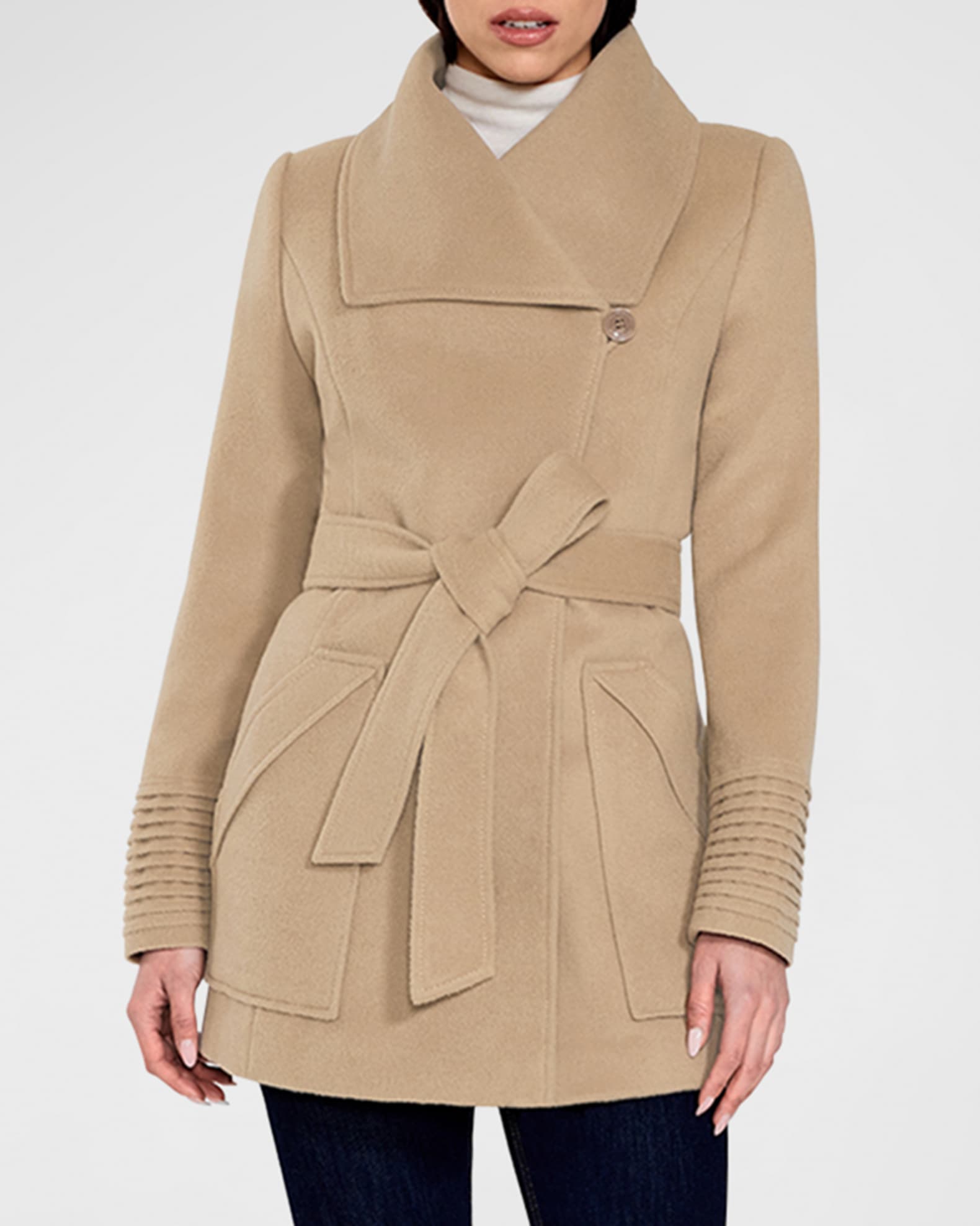 Wide collar outlet wrap coat