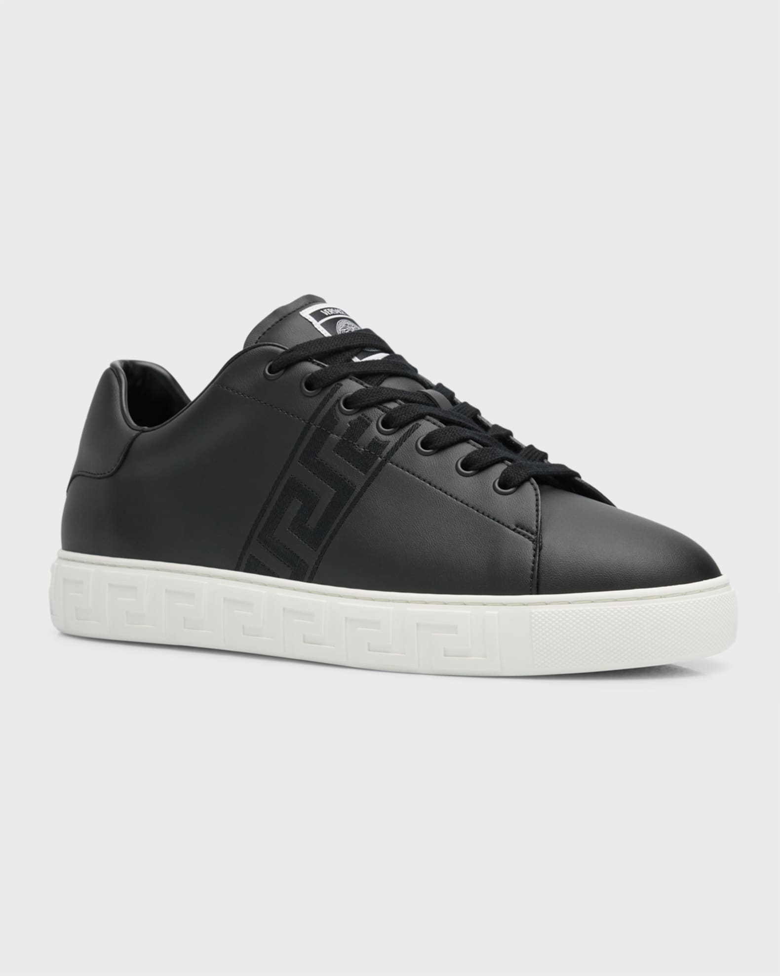 お洒落★VERSACE Greca レザー スニーカー Versace Greca Studded Sneakers | Black | FARFETCH