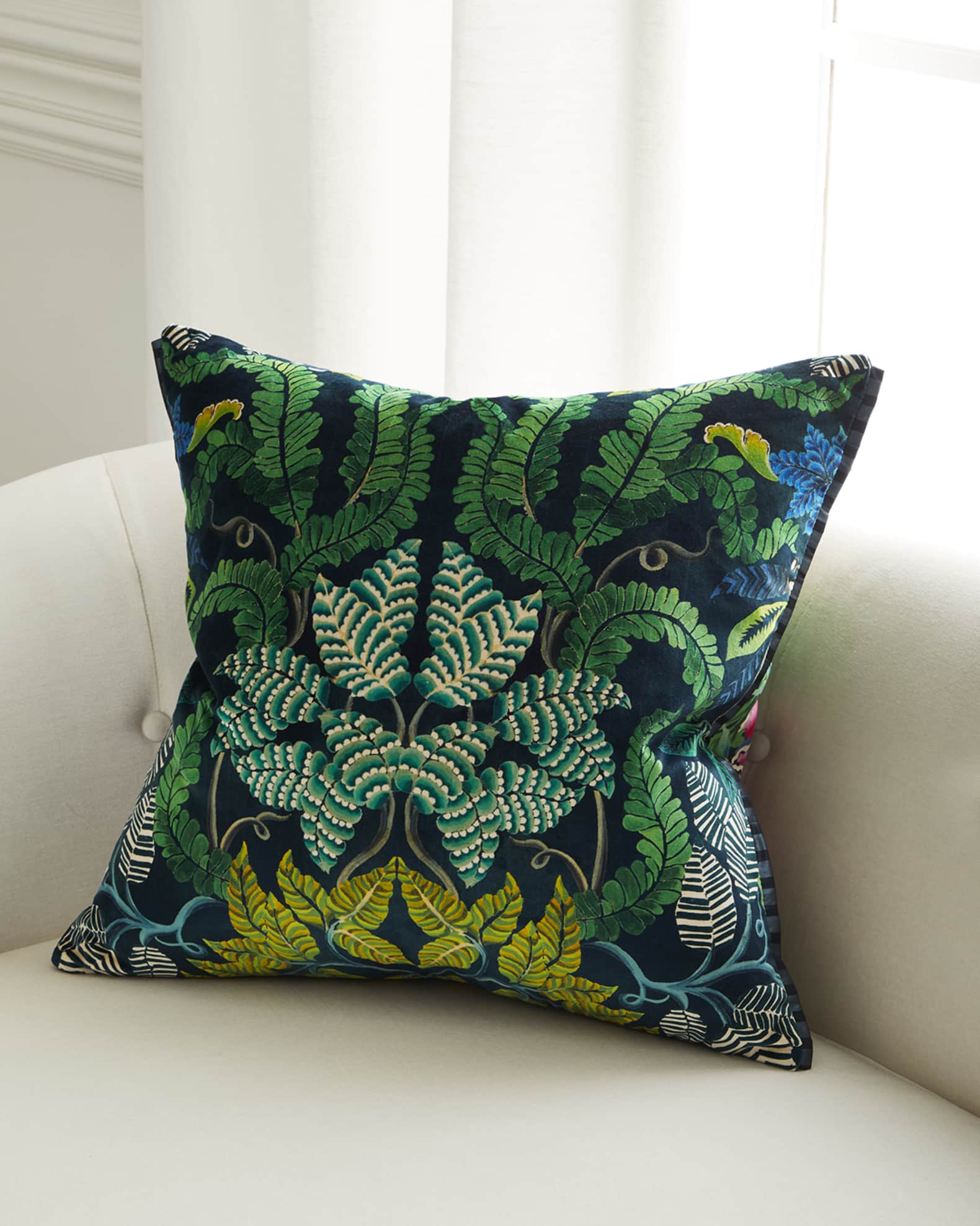 Brocart Decoratif Velours Cushion 1