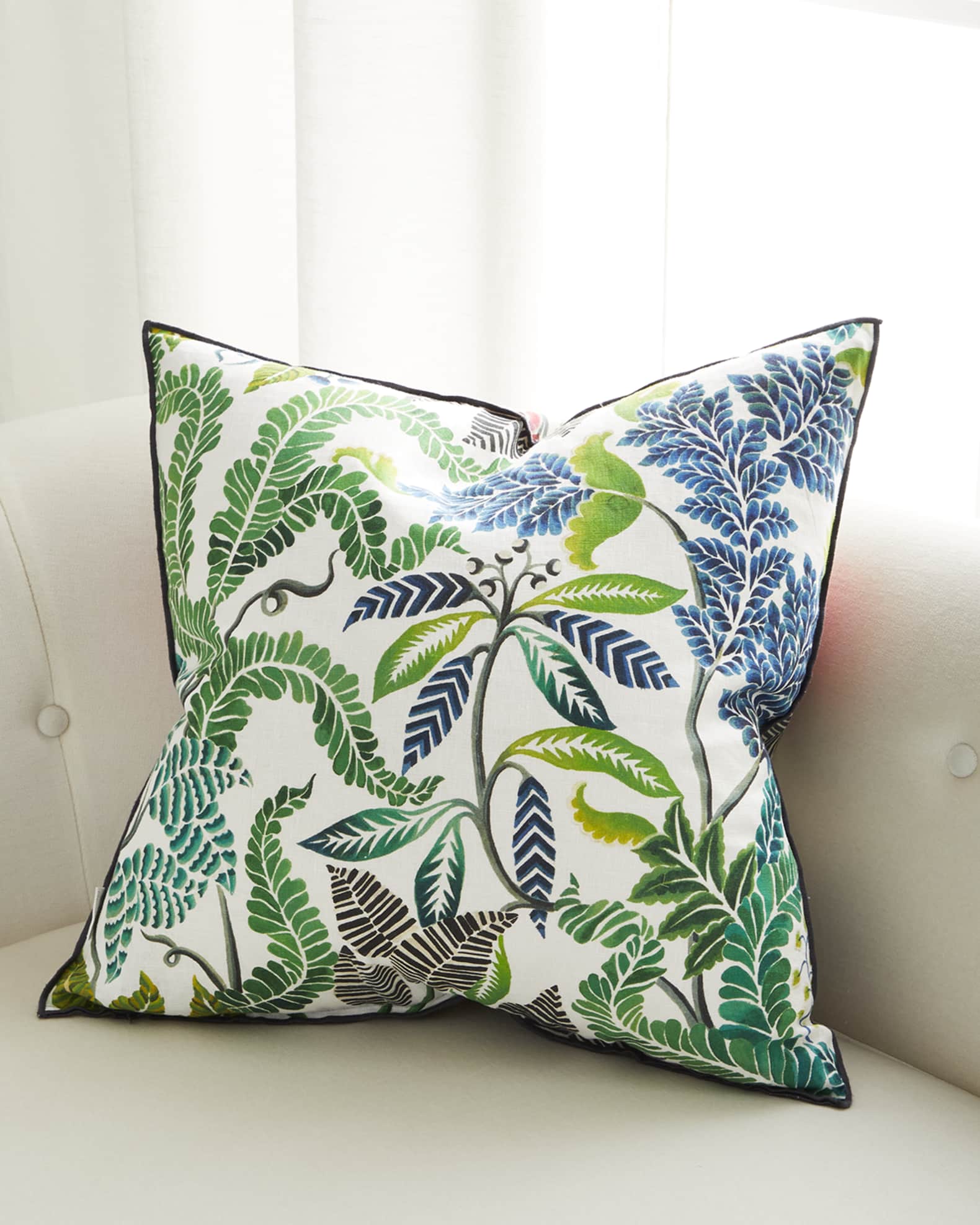 White Brocart Decoratif Linen Cushion 1