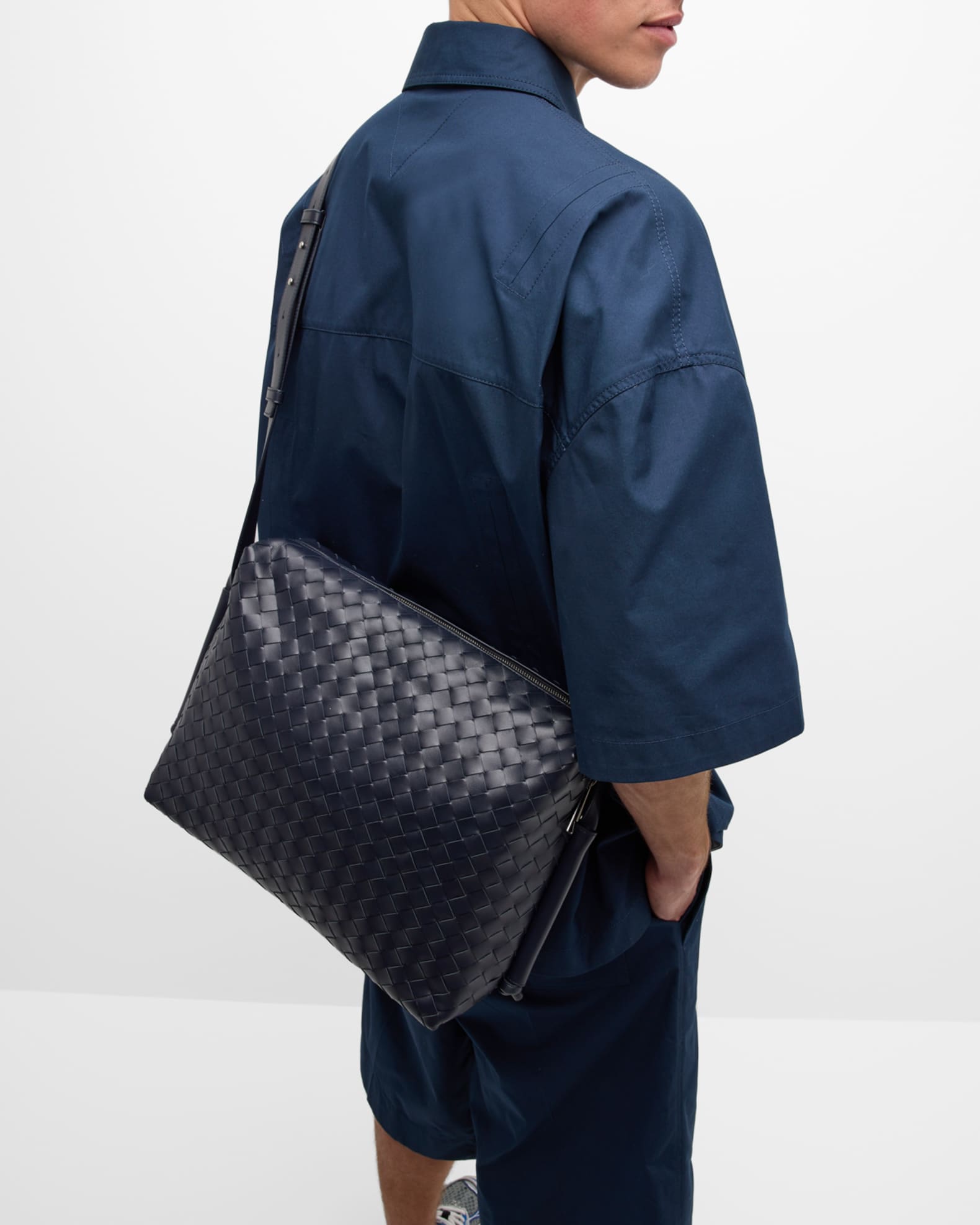 Bottega Veneta Men s Classic Intrecciato Messenger Bag Neiman Marcus