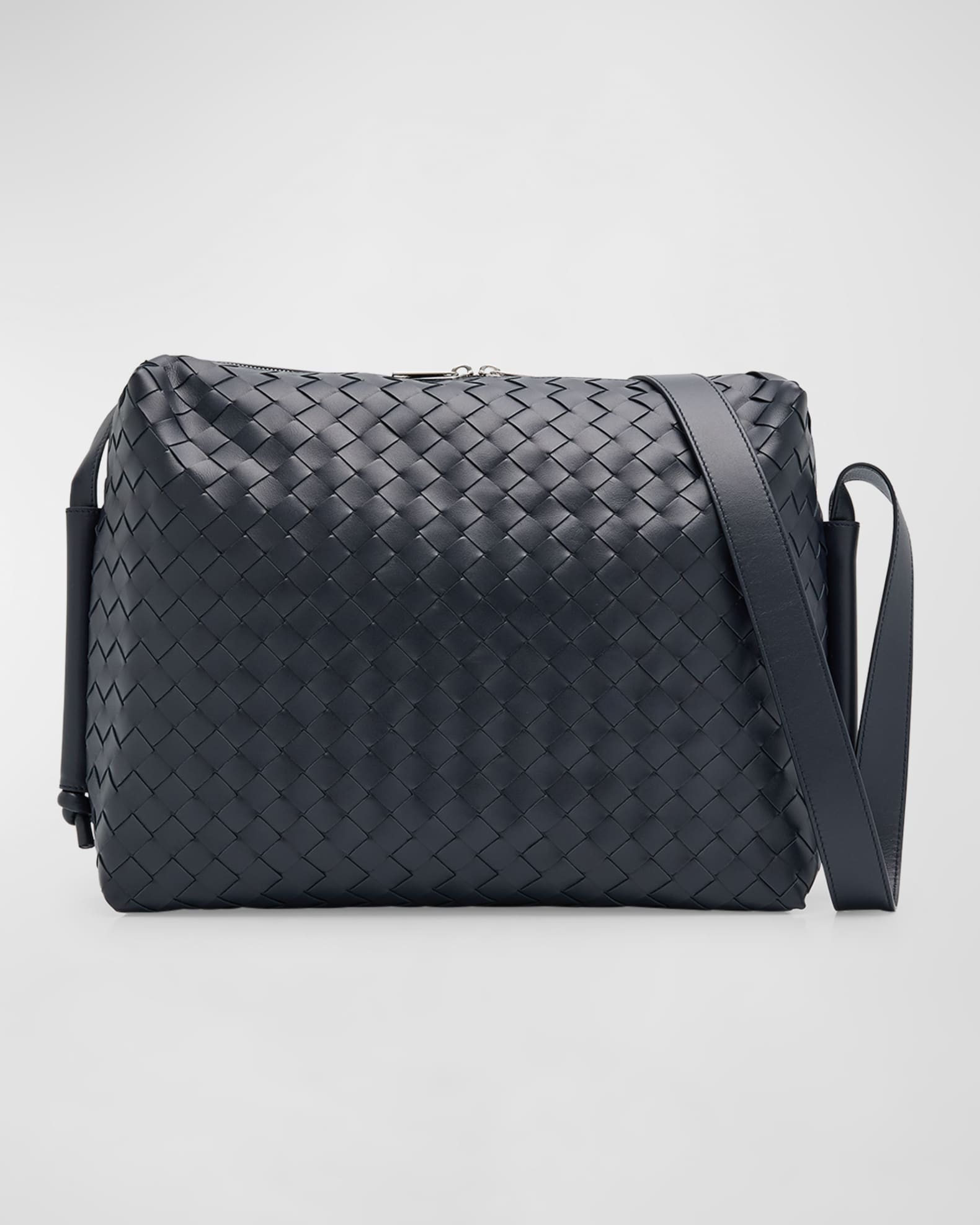 Men s Classic Intrecciato Messenger Bag