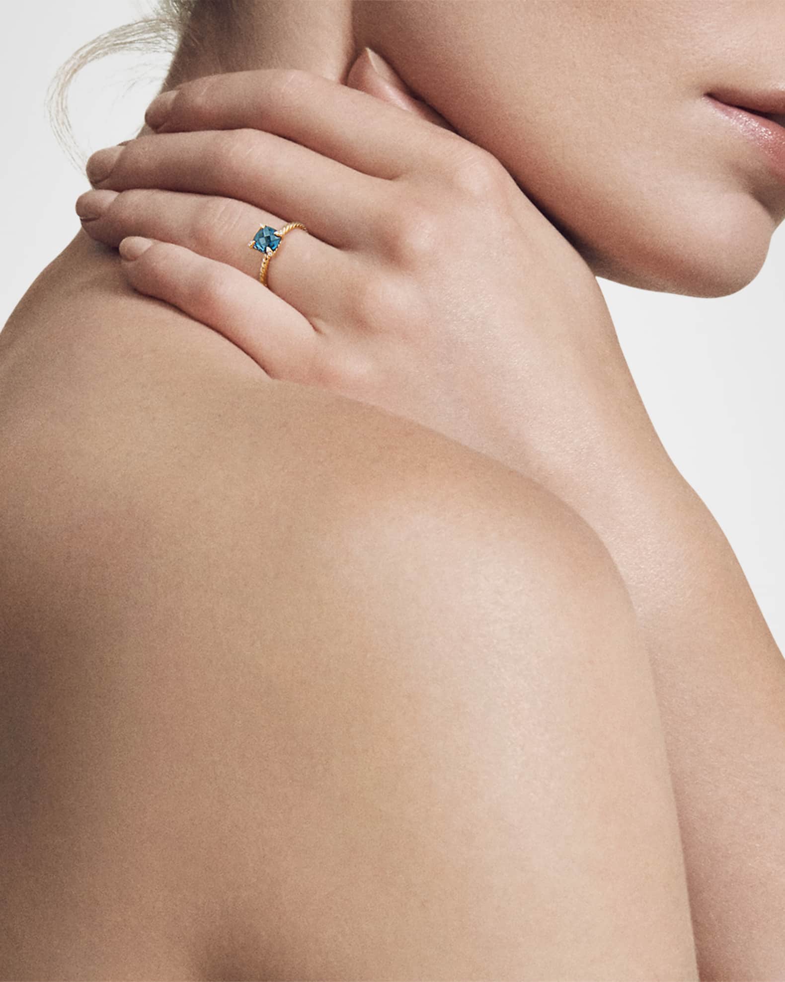 Petite Chatelaine Pave Ring in 18K Gold with Garnet 1