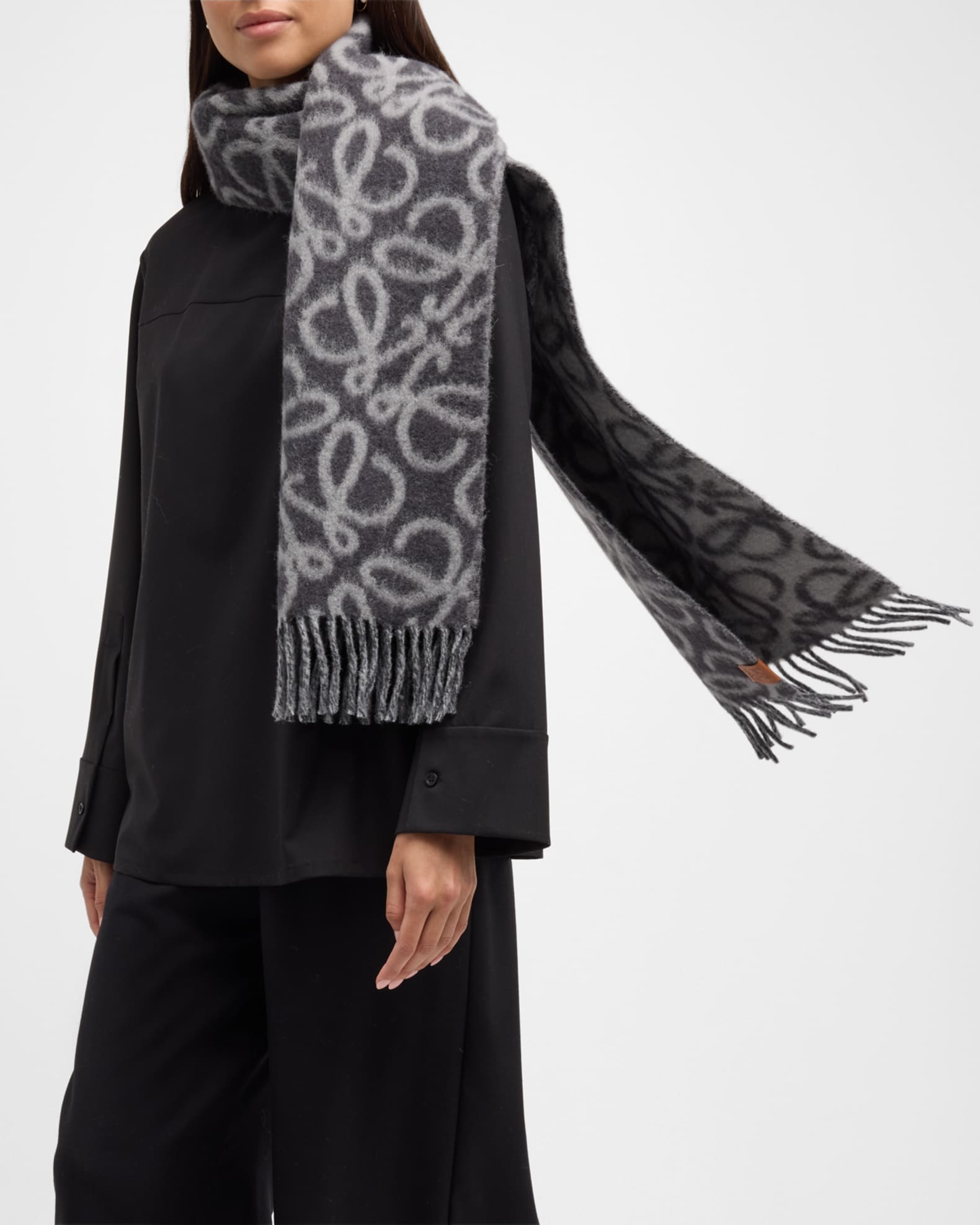 ボレロ・ショール Loewe Anagram dark grey/black scarf Loewe Anagram Wool-Blend Scarf | Neiman Marcus