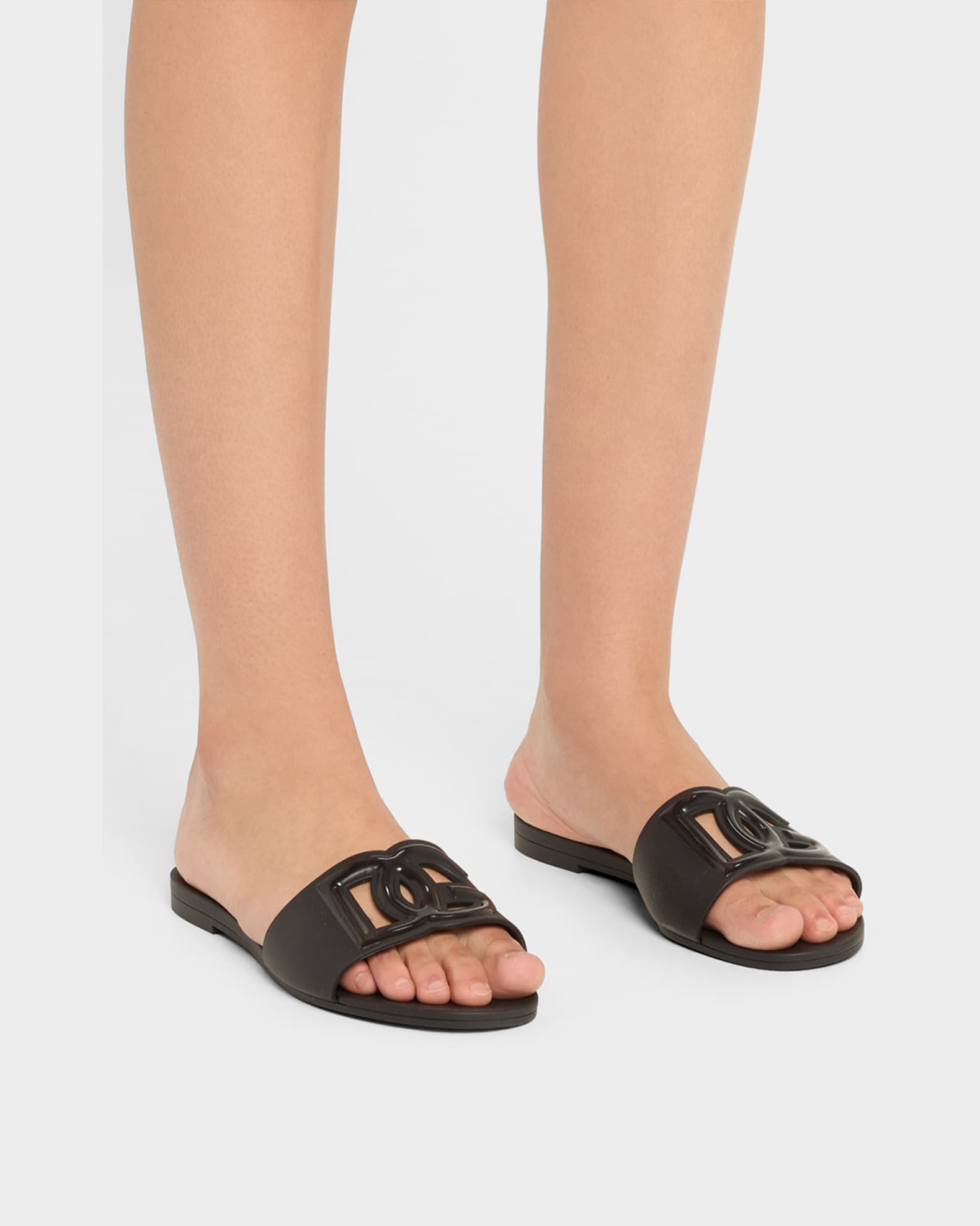【関税&送料込】Dolce & Gabbana Rubber Slide Sandals Rubber beachwear sliders in Fuchsia for Women