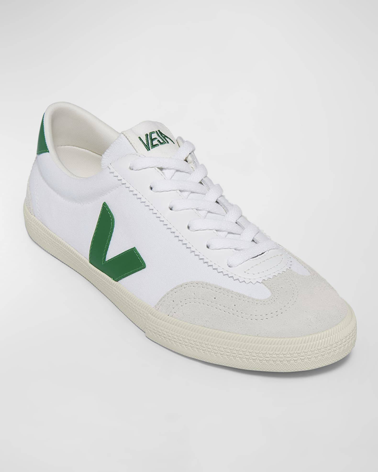 Veja volley online black white