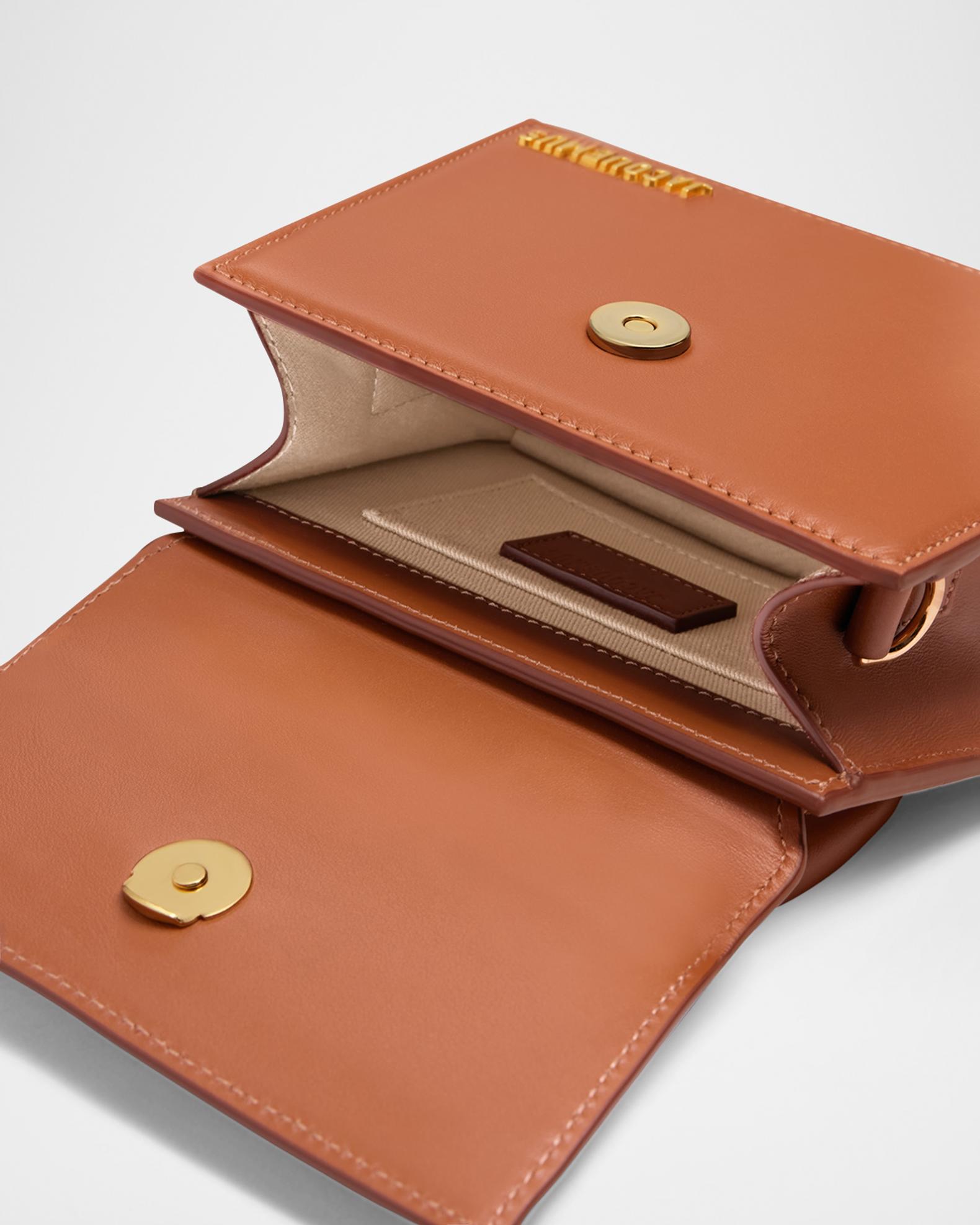 ○★新品未使用　JACQUEMUS　ストラップジップ小銭入れ　ブラウン Jacquemus Le Chiquito Moyen Top-Handle Bag | Neiman Marcus