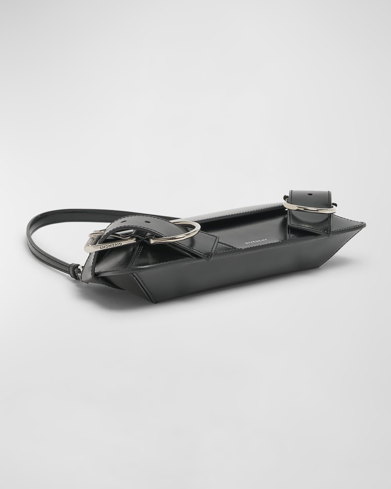 Voyou Shoulder Flap Bag in Leather 1