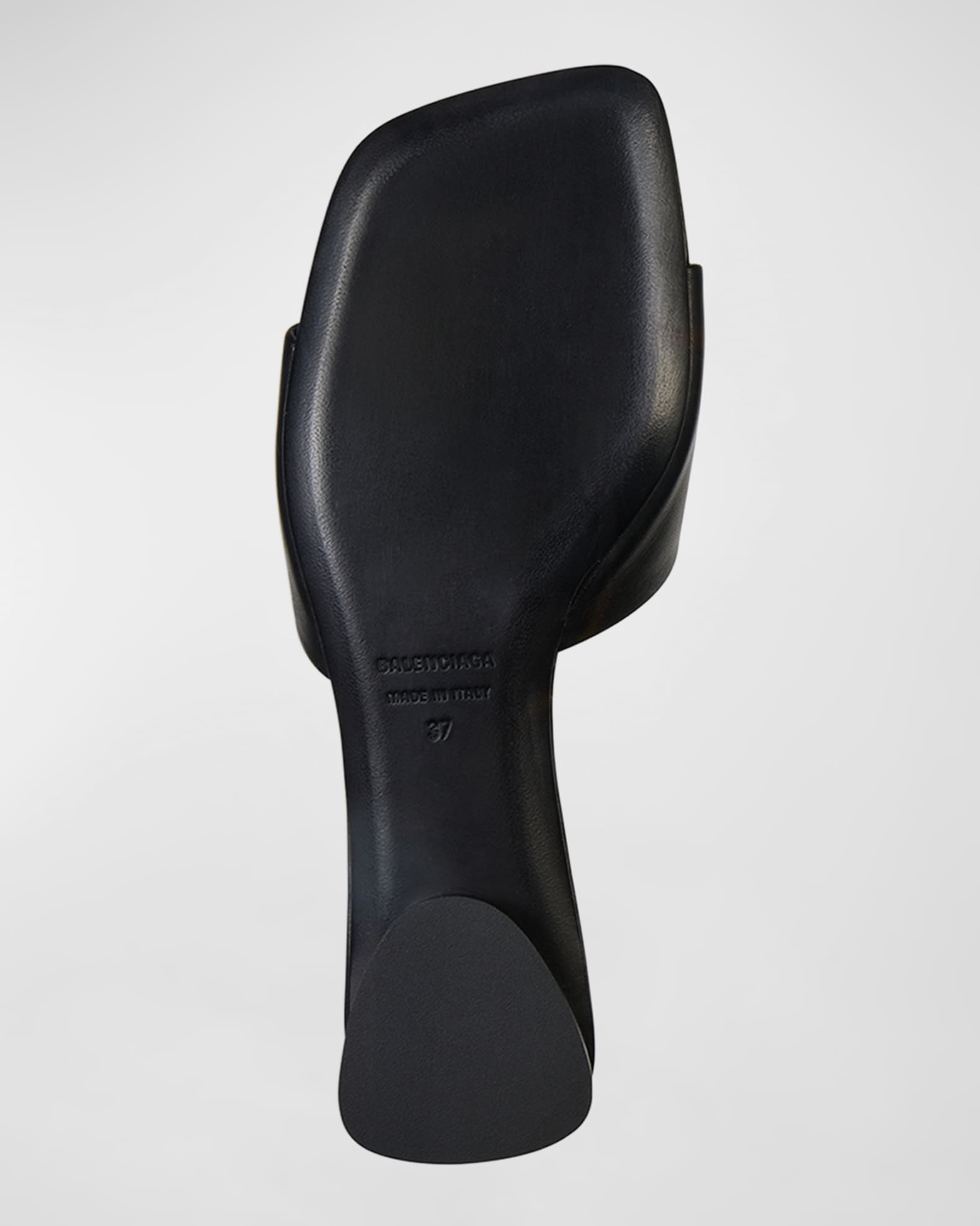 【送料&関税込】Balenciaga Duty Free Leather Sandals Duty Free leather slides in black - Balenciaga | Mytheresa