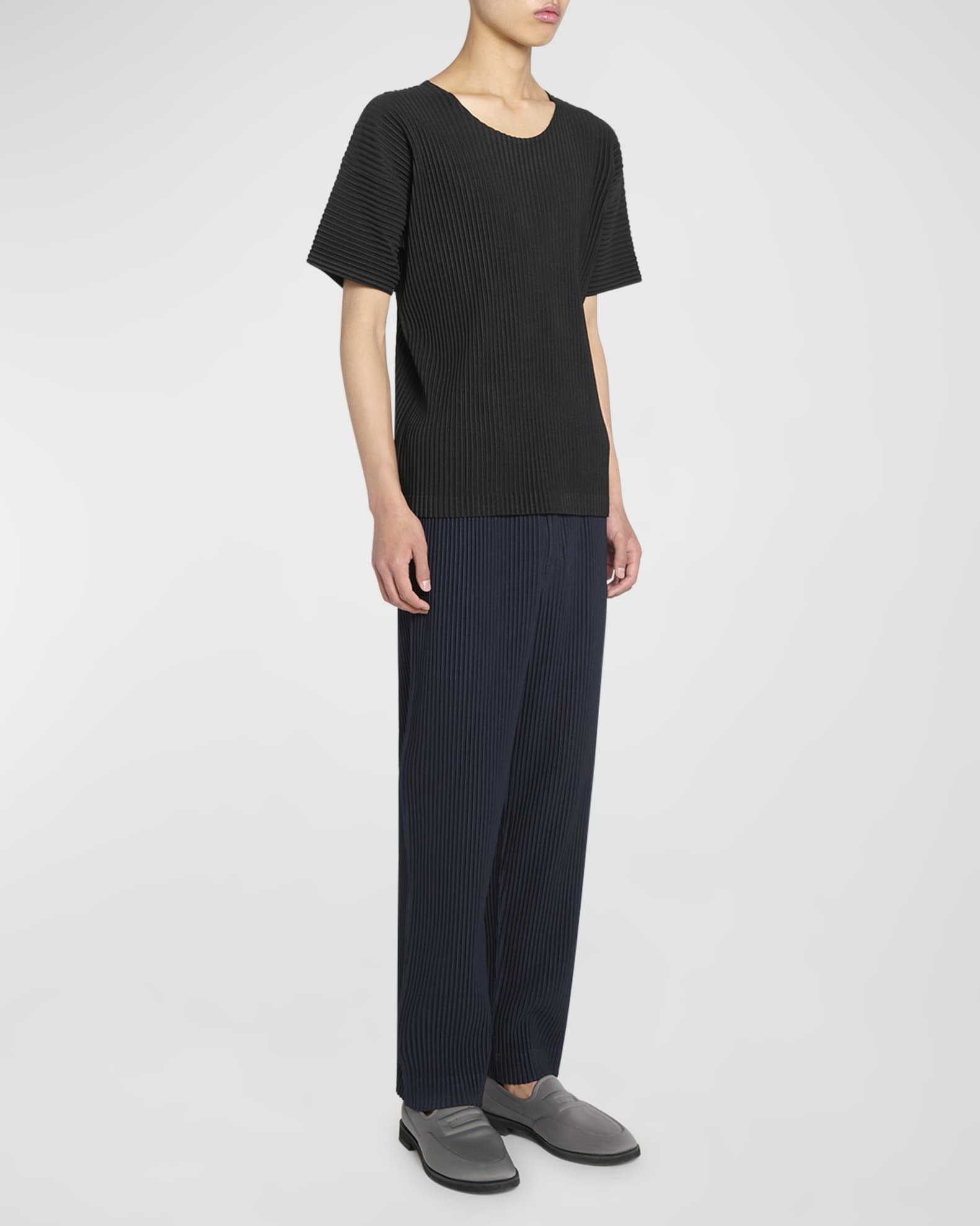 Men's Basics Short-Sleeve Pleated Shirt  1