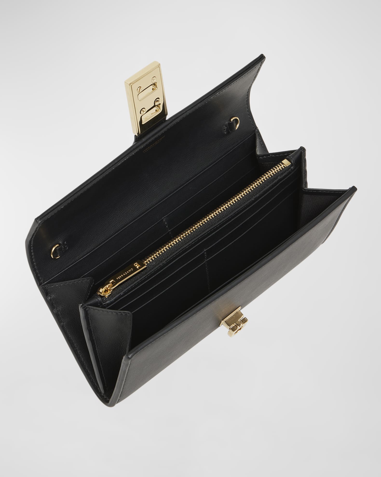 【送料&関税込】Ferragamo Compact Wallet hug Hug compact two-tone wallet - Women | Ferragamo