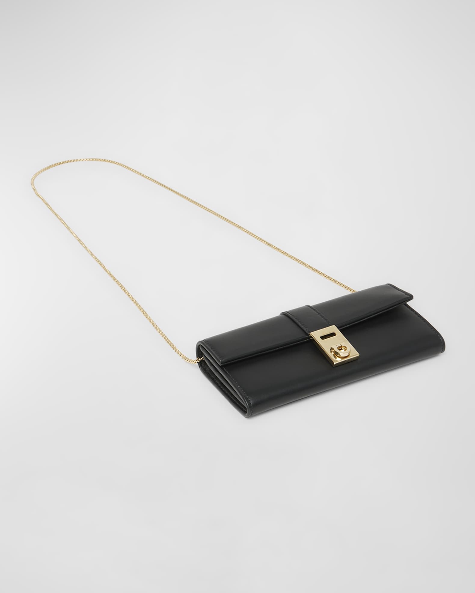 【送料&関税込】Ferragamo hug Wallet On Chain Hug wallet with chain - Women | Ferragamo